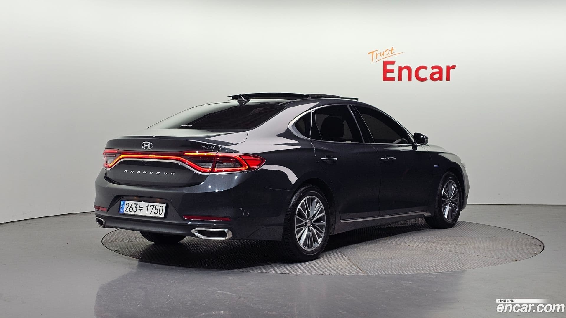 Main__Slider__Photo:Grandeur Hyundai 2017.9-0