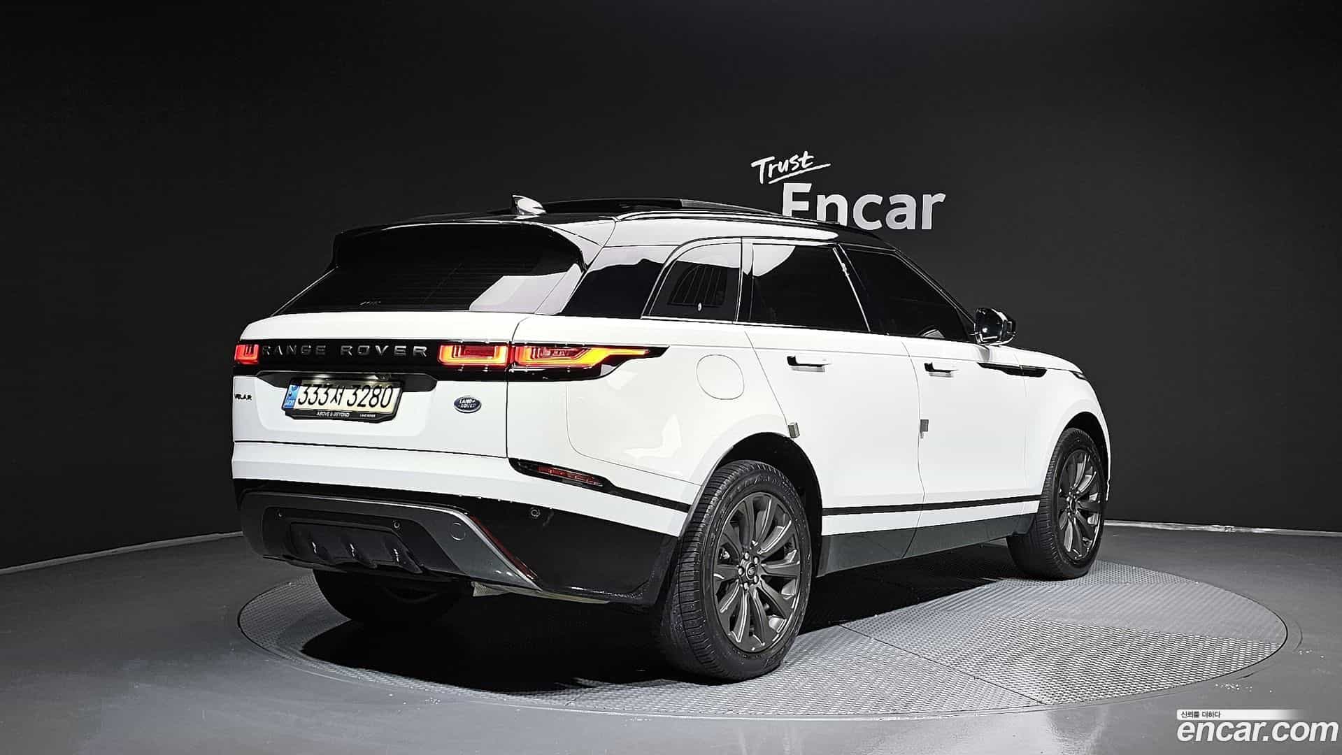 Range Rover Velar Land Rover 2023.0-OUTER-002