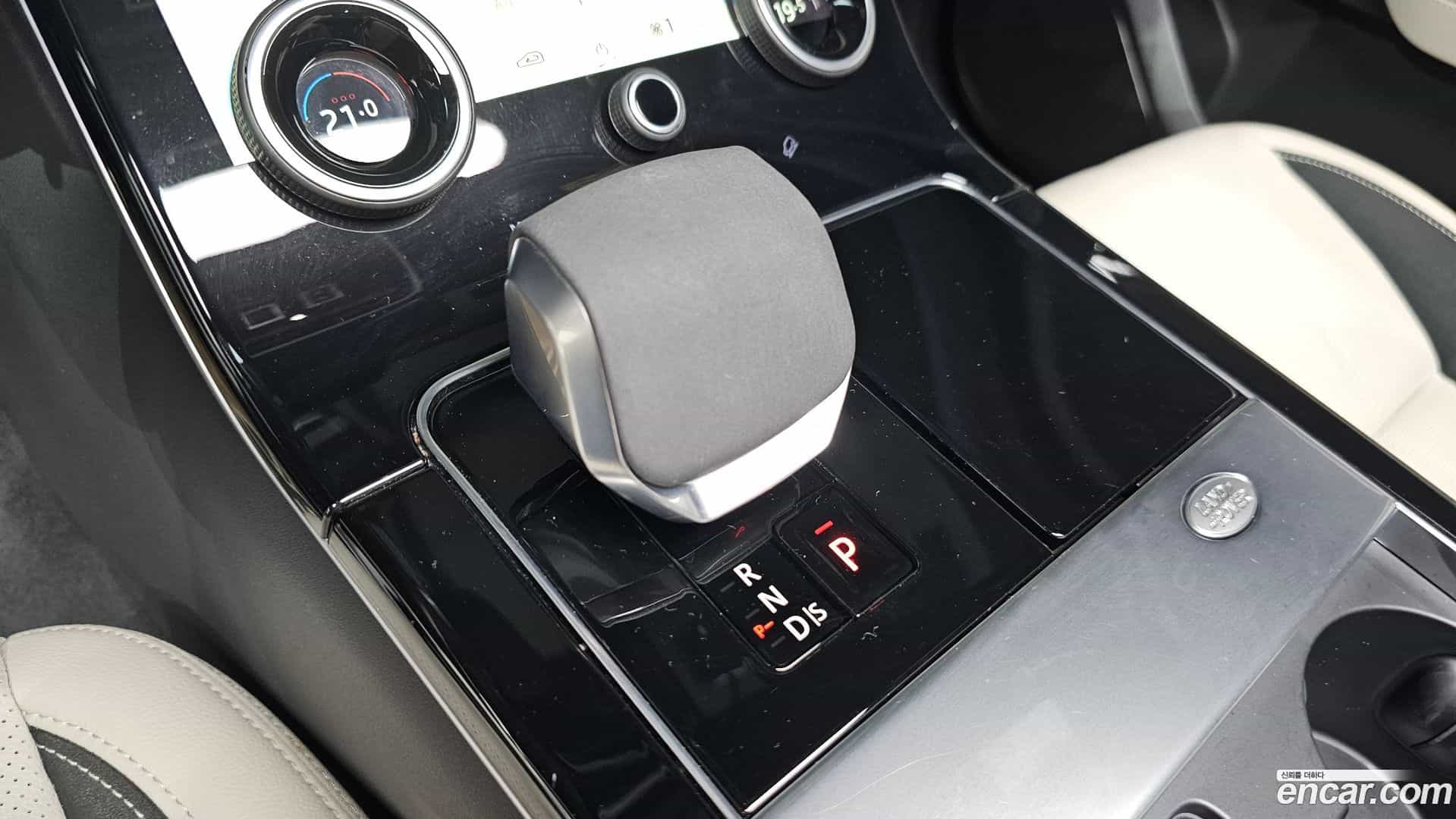 Range Rover Velar Land Rover 2023.0-INNER-009