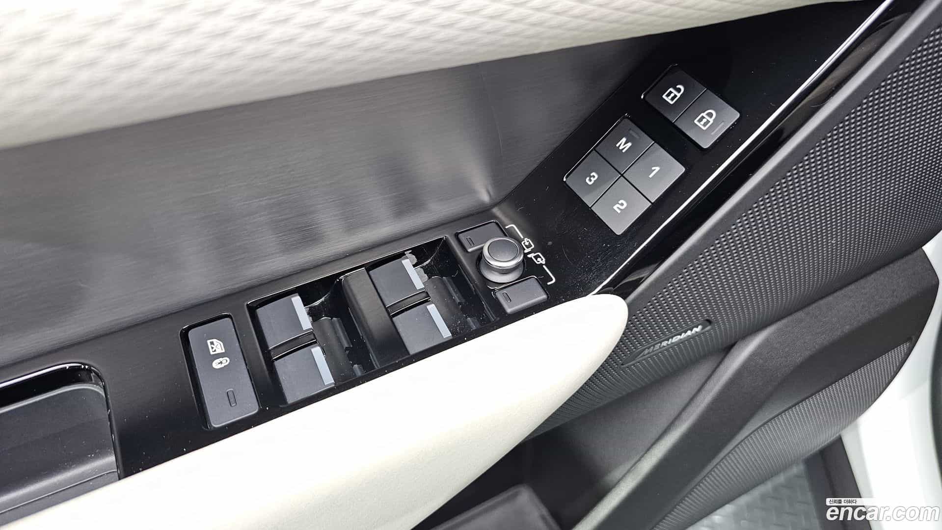Range Rover Velar Land Rover 2023.0-OPTION-016