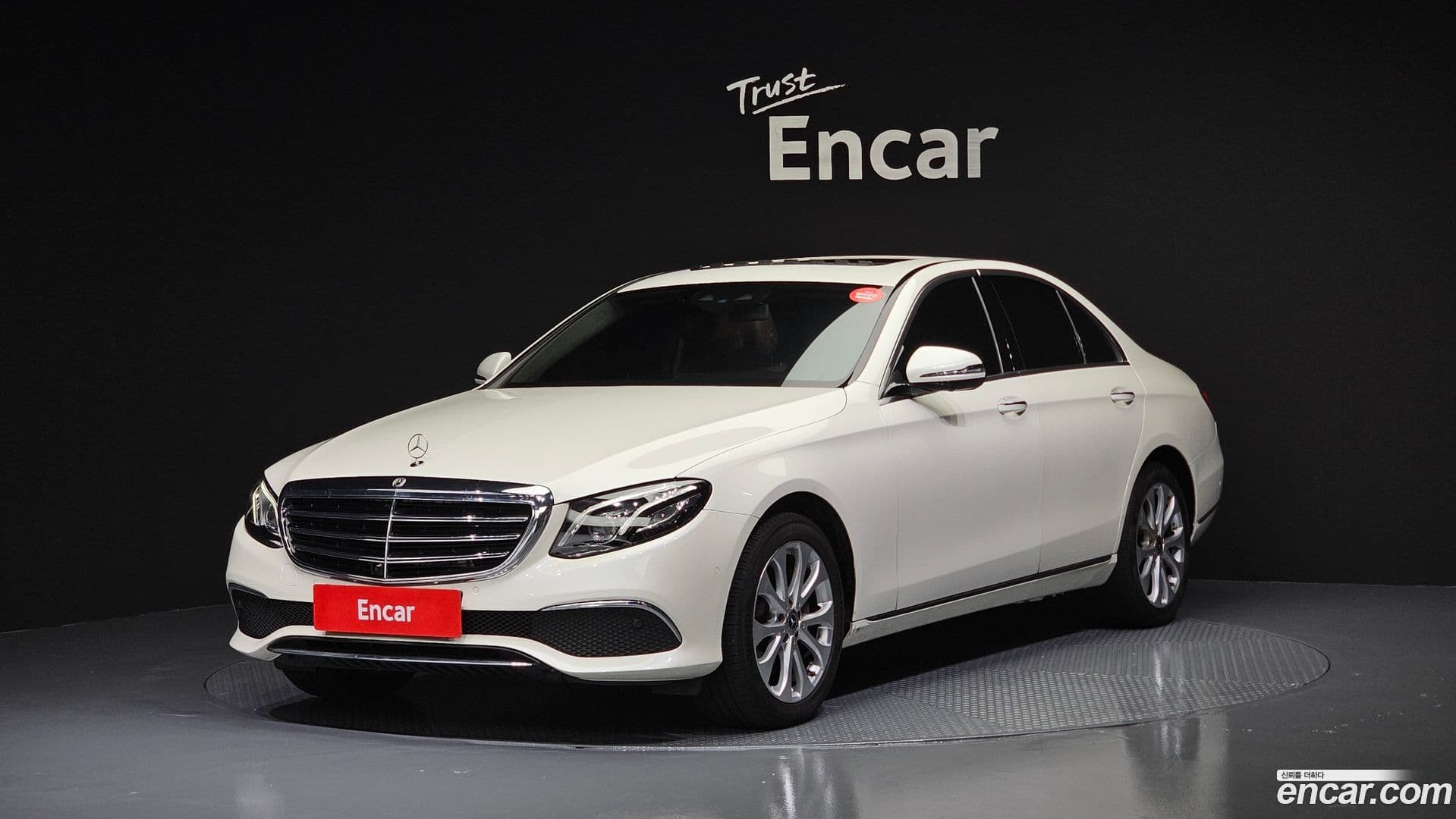 Main__Slider__Photo:E-Class Mercedes-Benz 2018.7-0