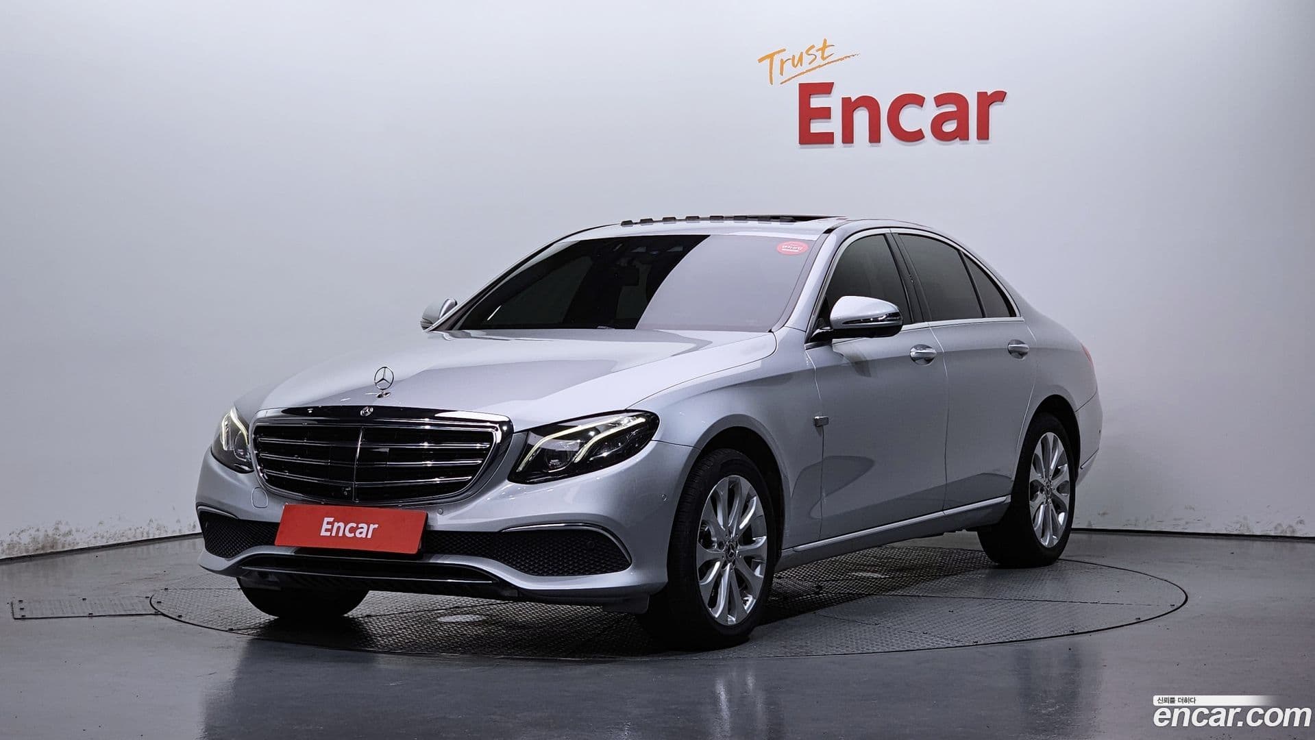 Main__Slider__Photo:E-Class Mercedes-Benz 2018.9-0