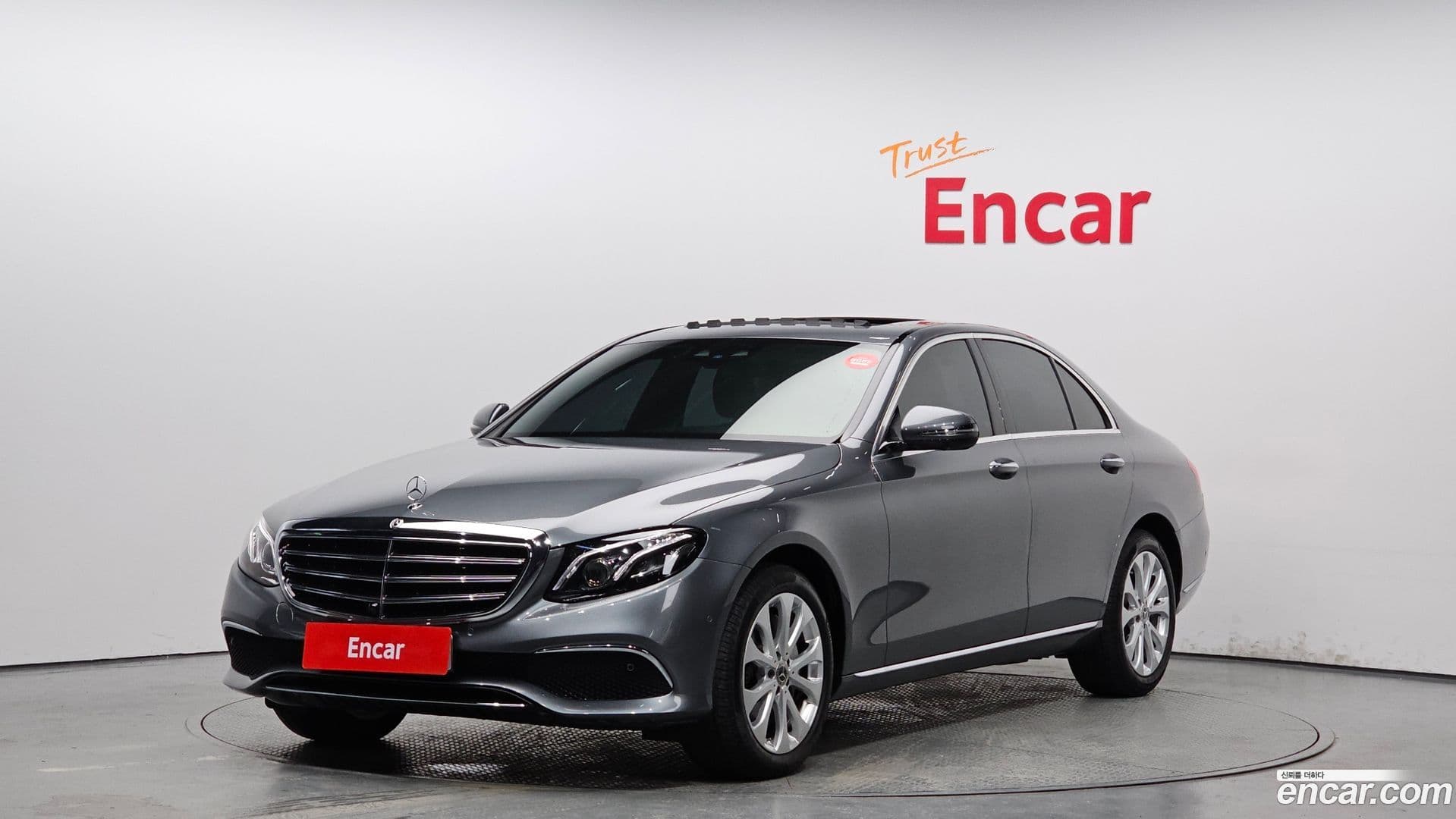 Main__Slider__Photo:E-Class Mercedes-Benz 2018.1-0