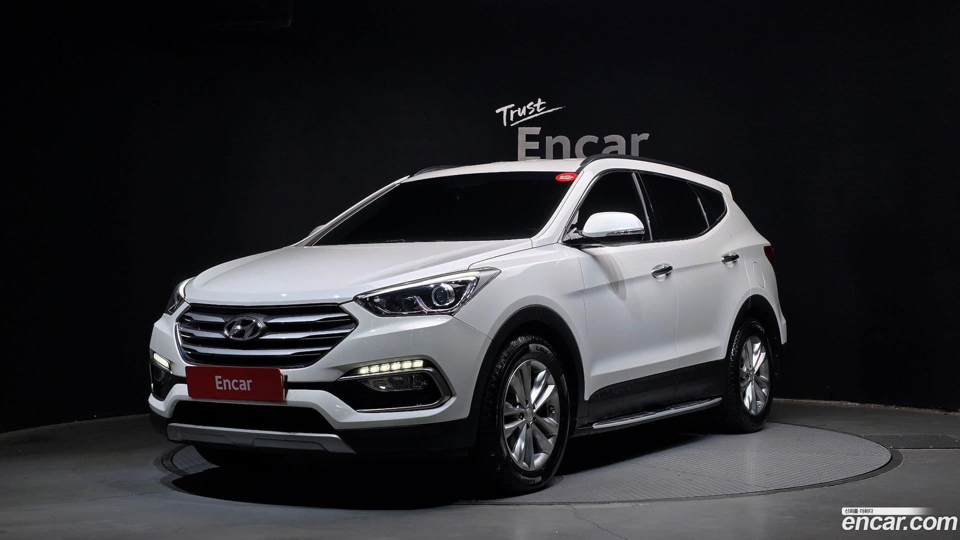 Main__Slider__Photo:Santafe Hyundai 2016.0-0
