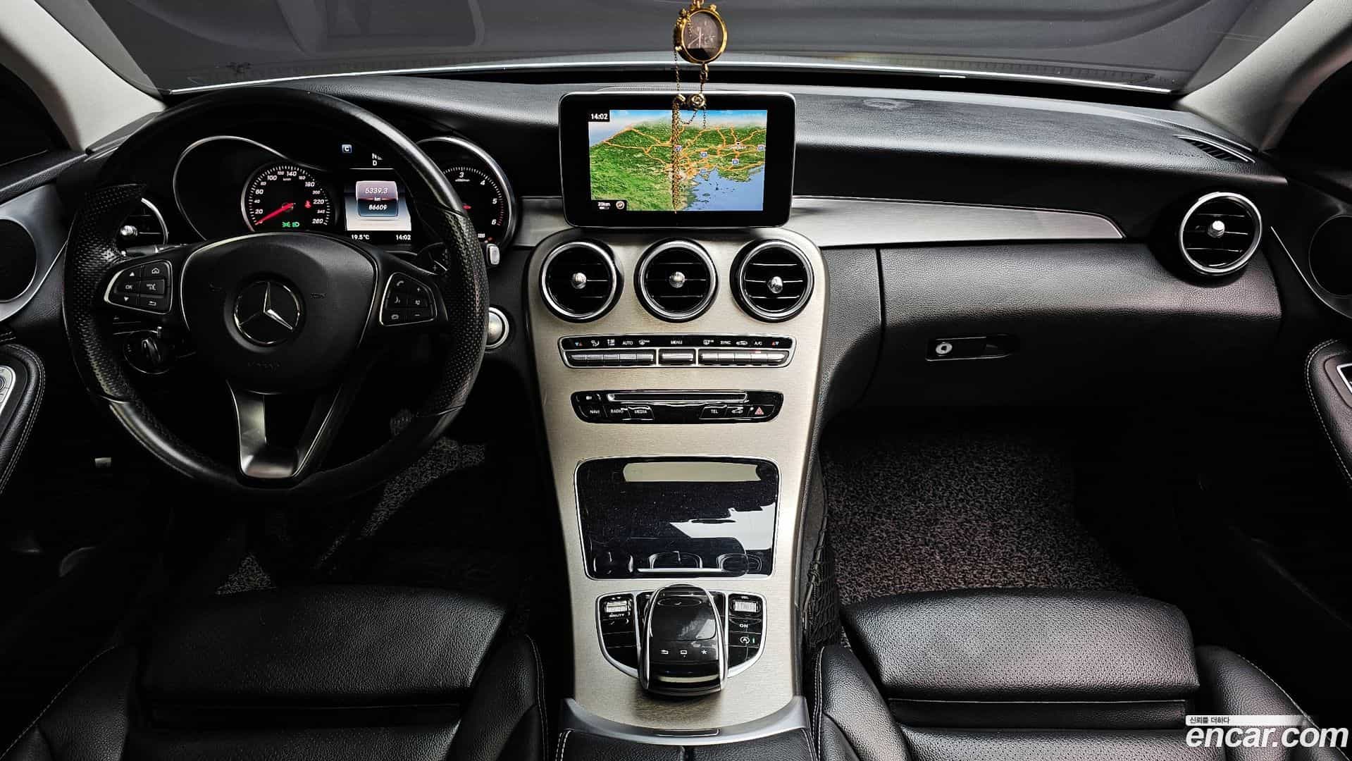 C-Class Mercedes-Benz 2015.0-INNER-007