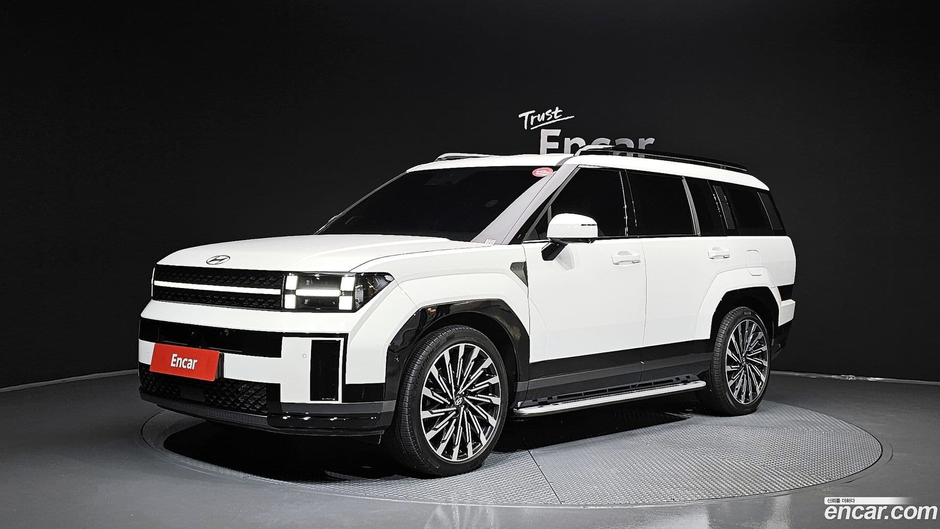 Main__Slider__Photo:Santafe Hyundai 2023.8-0
