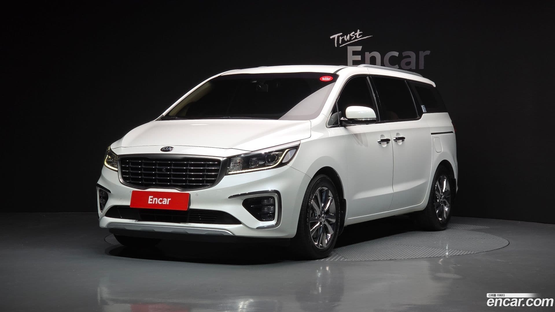 Main__Slider__Photo:Canival Kia 2018.3-0