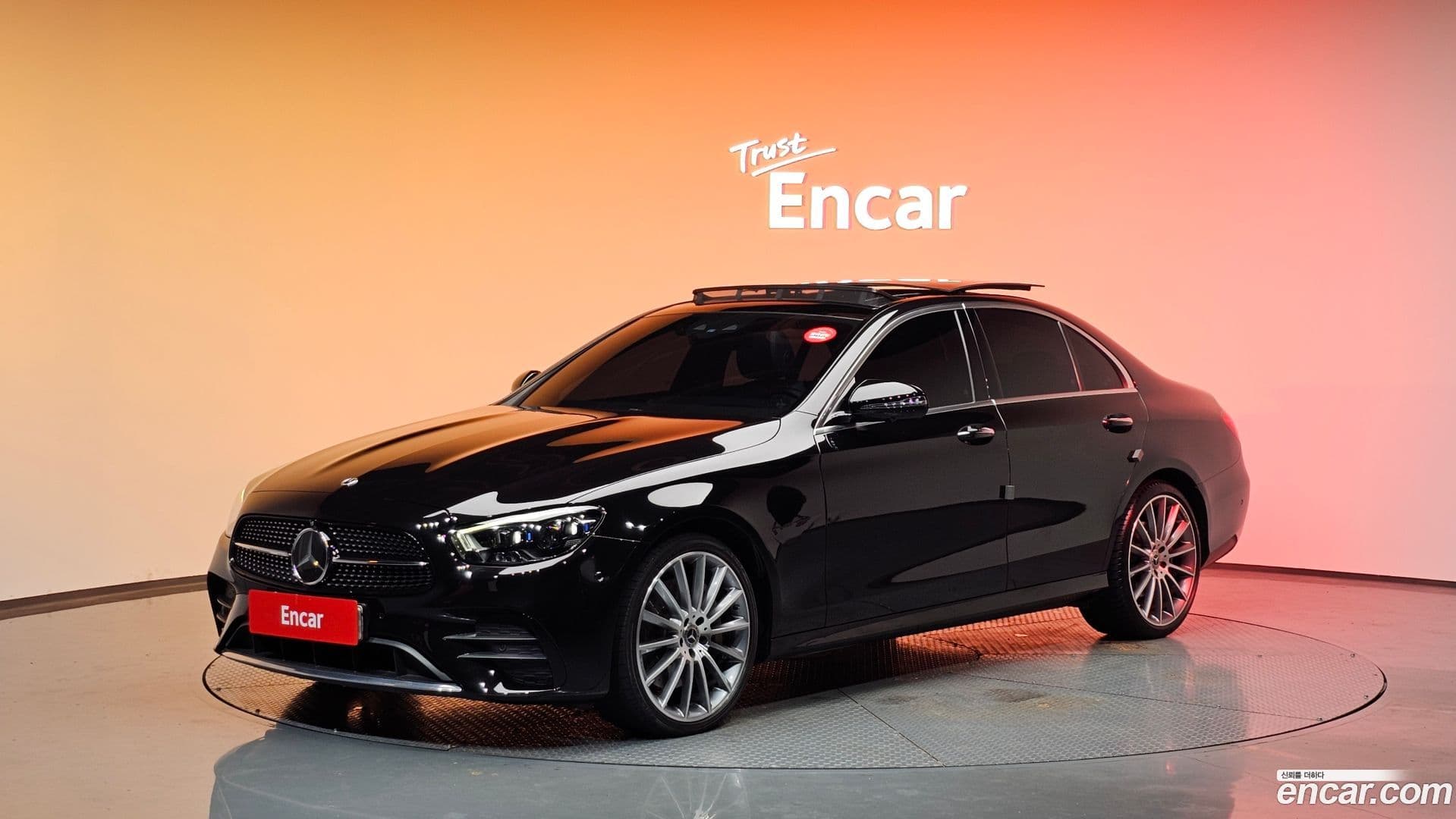 Main__Slider__Photo:E-Class Mercedes-Benz 2020.11-0