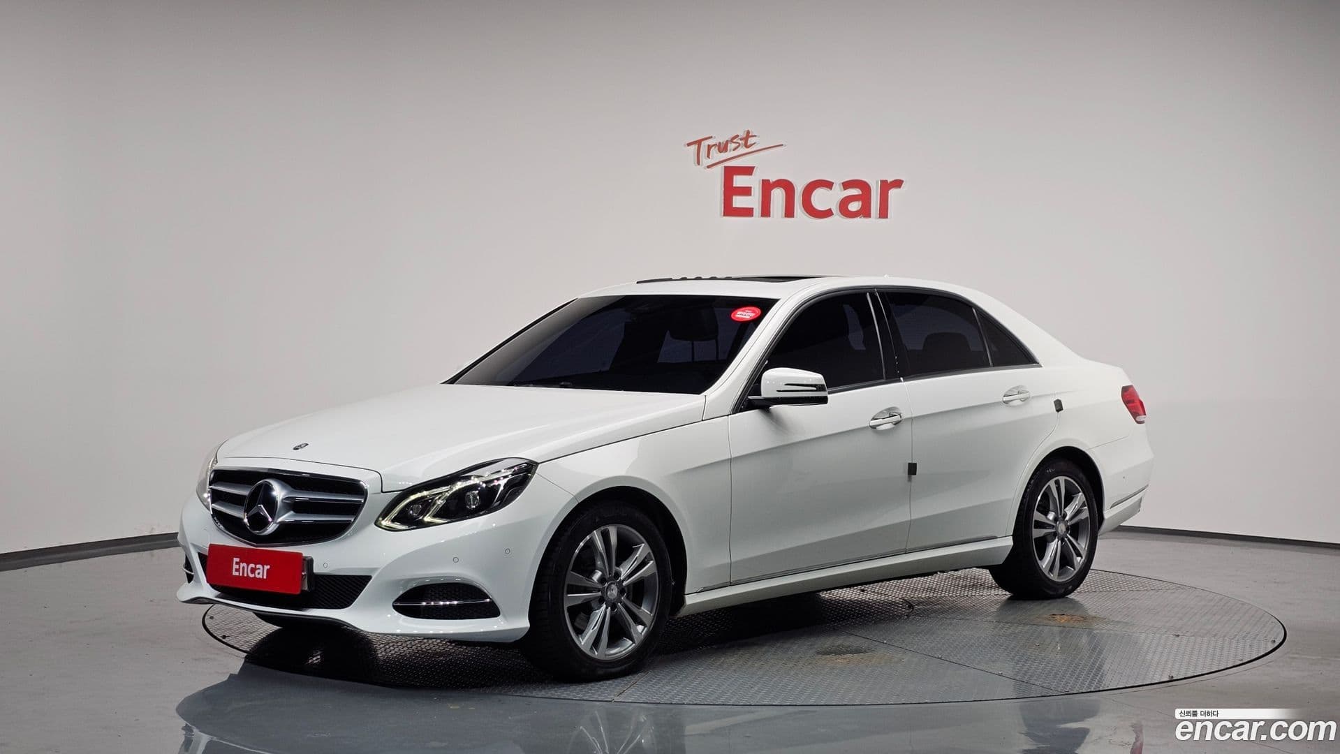 Main__Slider__Photo:E-Class Mercedes-Benz 2014.11-0