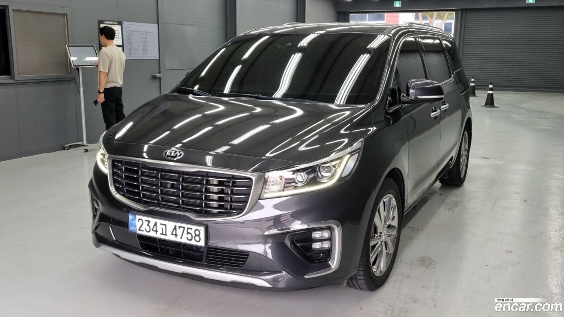 Main__Slider__Photo:Canival Kia 2019.5-0