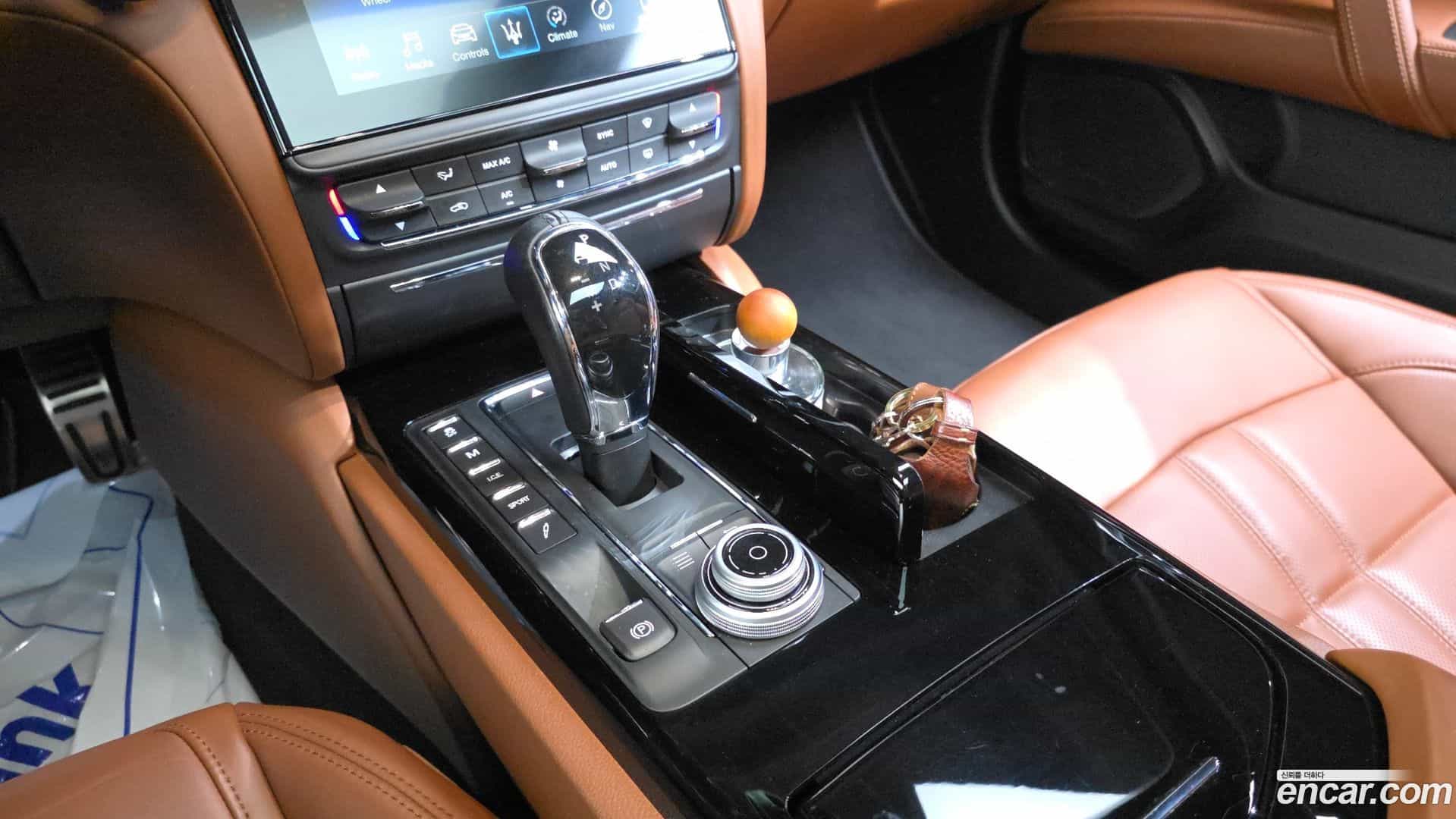 Quattroporte Maserati 2018.1-INNER-009