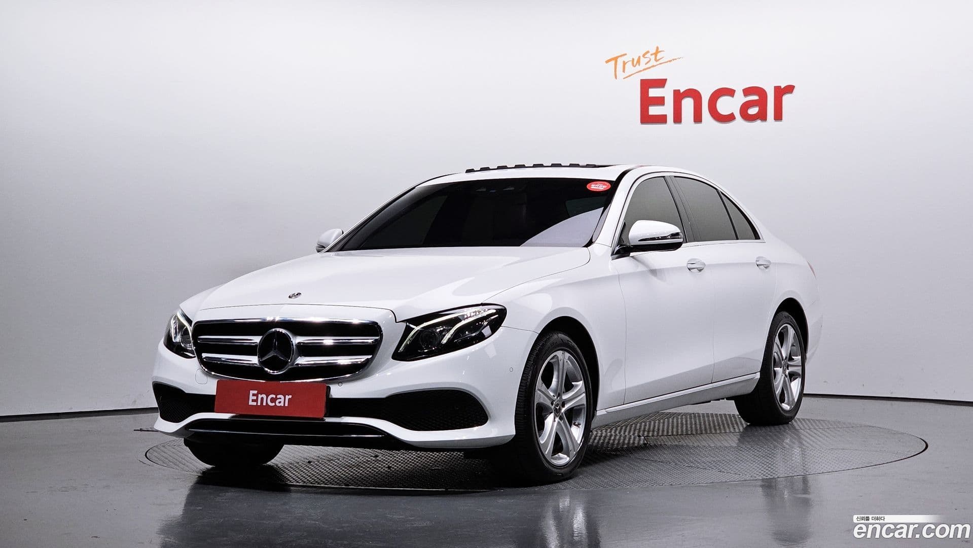 Main__Slider__Photo:E-Class Mercedes-Benz 2018.0-0