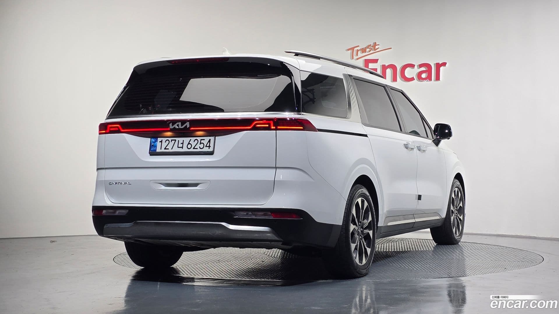 Main__Slider__Photo:Canival Kia 2022.1-0