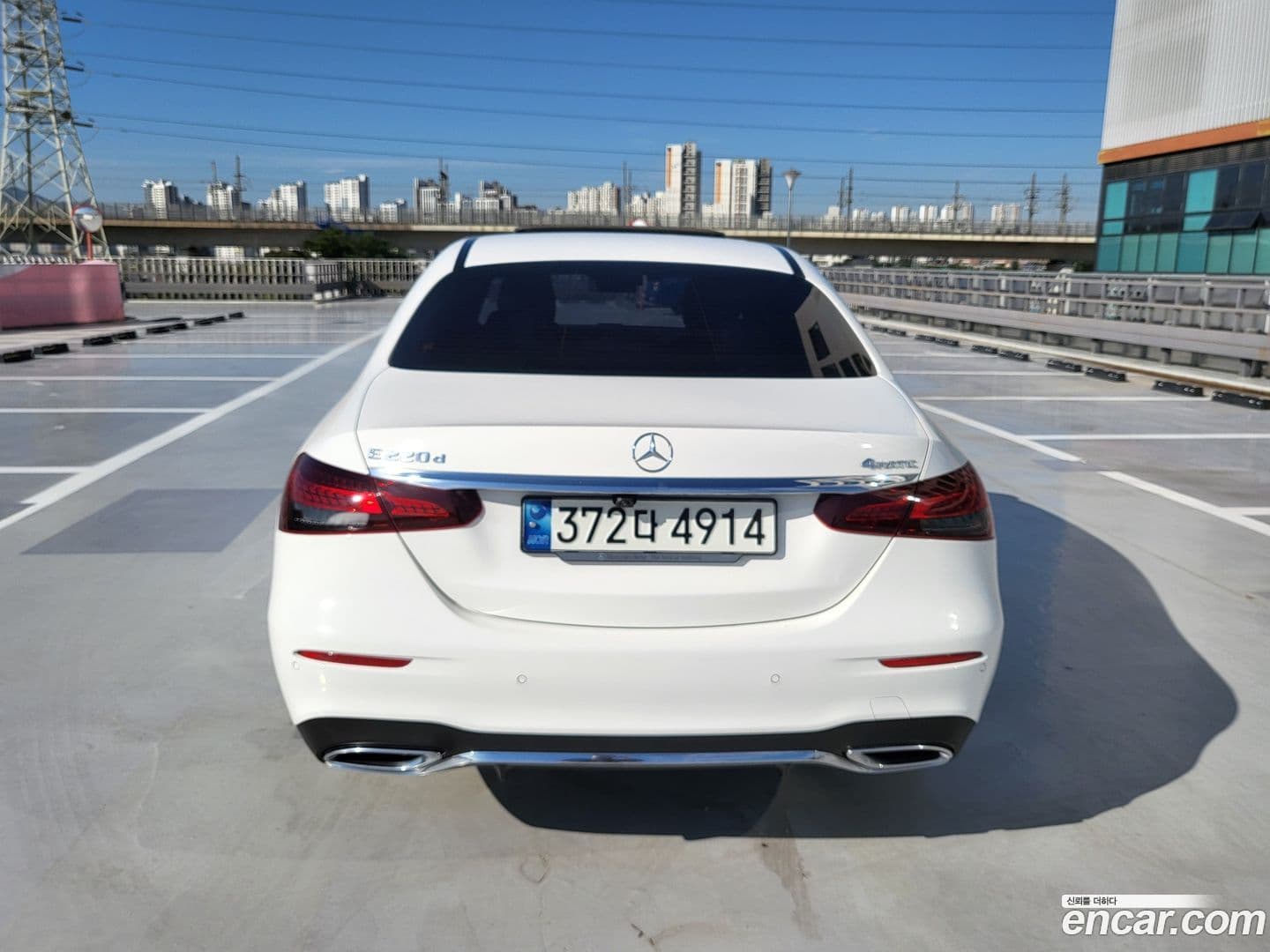Main__Slider__Photo:E-Class Mercedes-Benz 2021.6-0