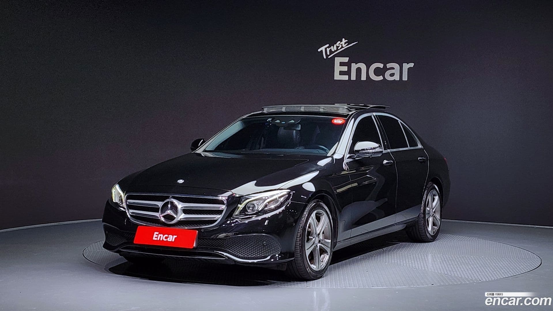 Main__Slider__Photo:E-Class Mercedes-Benz 2017.0-0