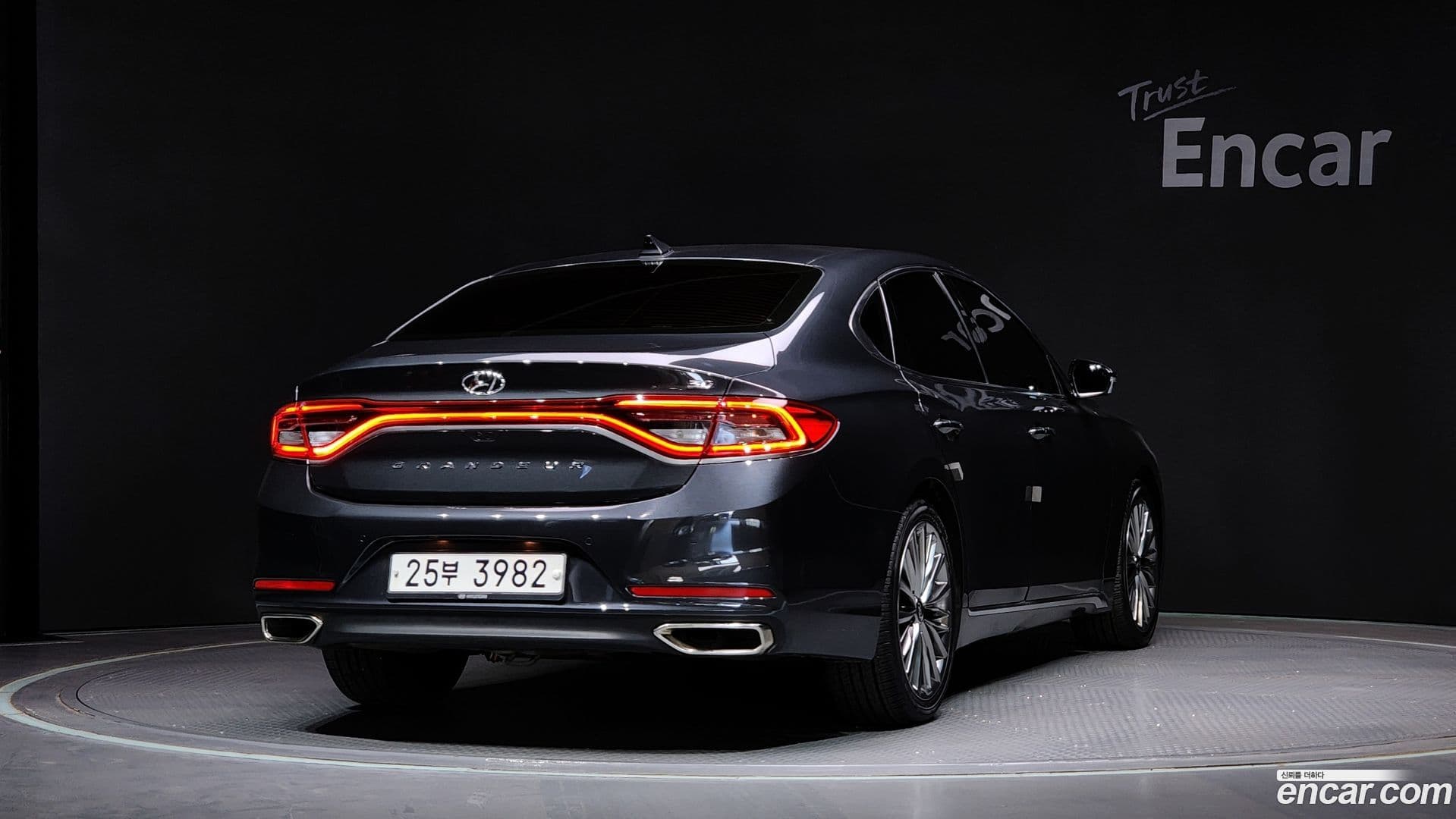 Main__Slider__Photo:Grandeur Hyundai 2016.11-0