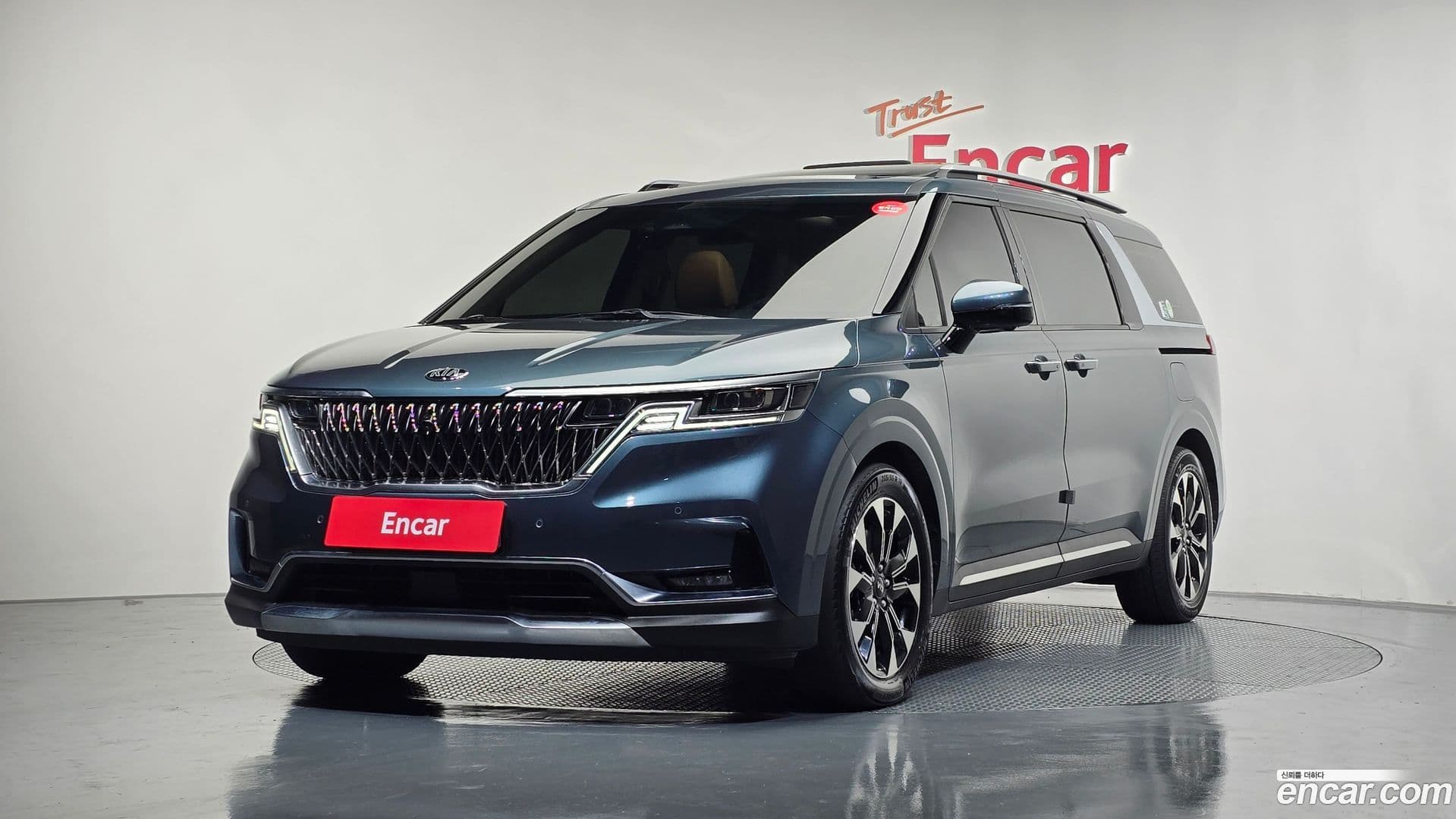 Main__Slider__Photo:Canival Kia 2020.8-0