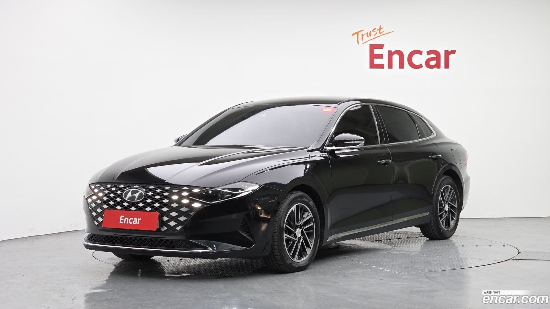 Main__Slider__Photo:Grandeur Hyundai 2021.10-0