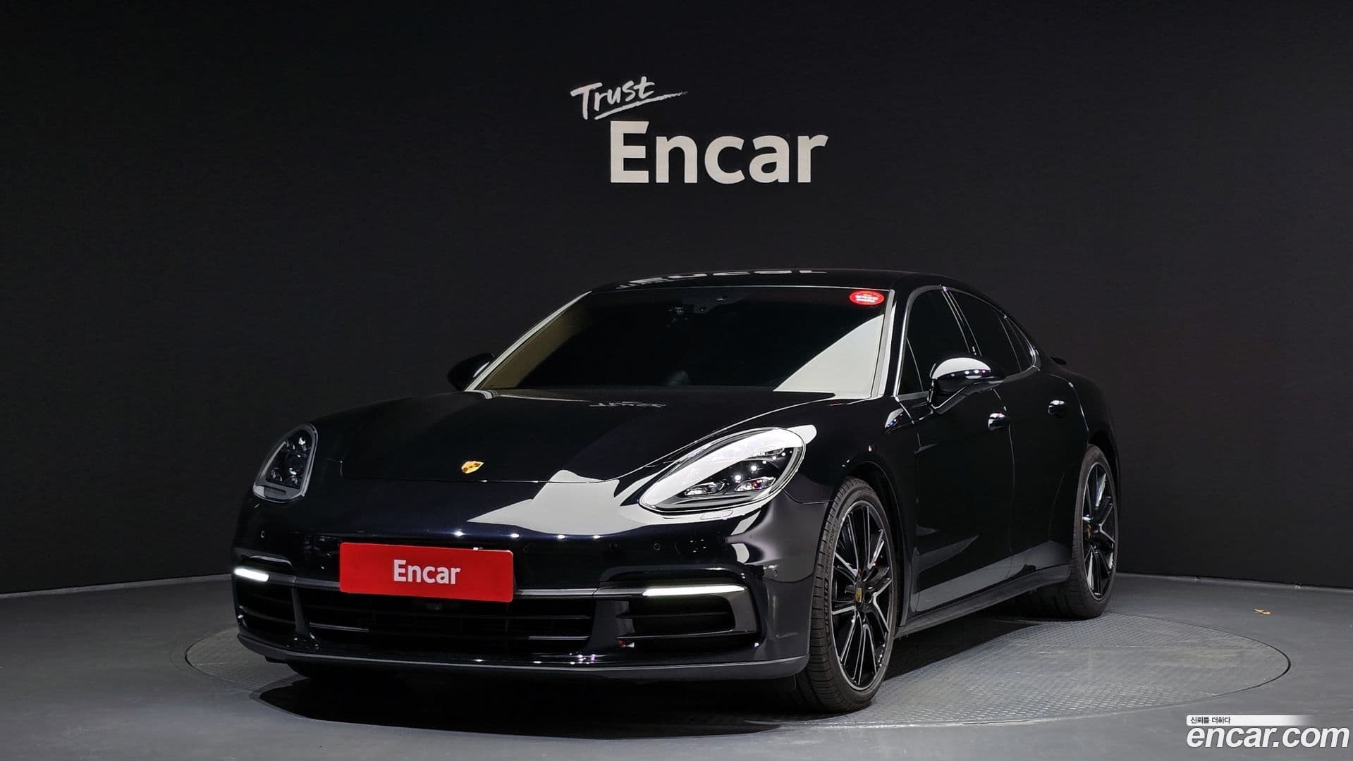 Main__Slider__Photo:Panamera Porsche 2020.1-0
