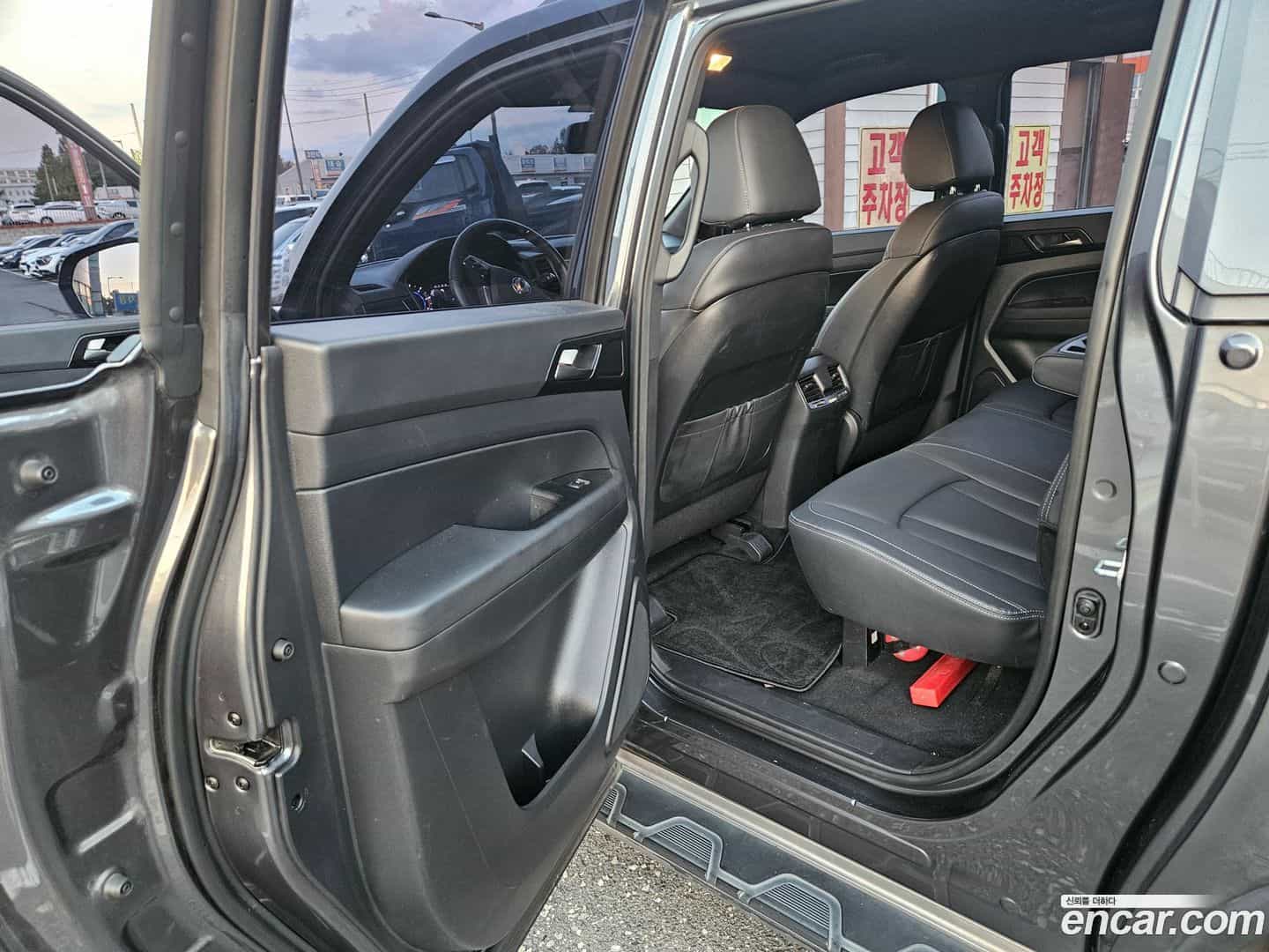 Rexton KG Mobility 2019.11-INNER-009