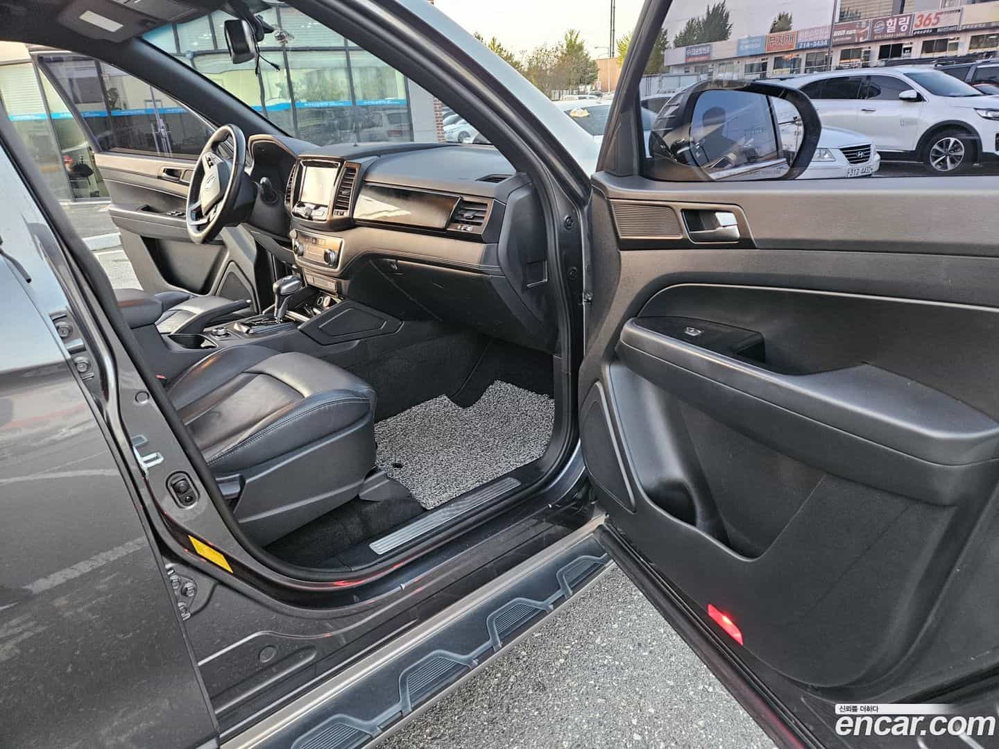 Rexton KG Mobility 2019.11-INNER-010