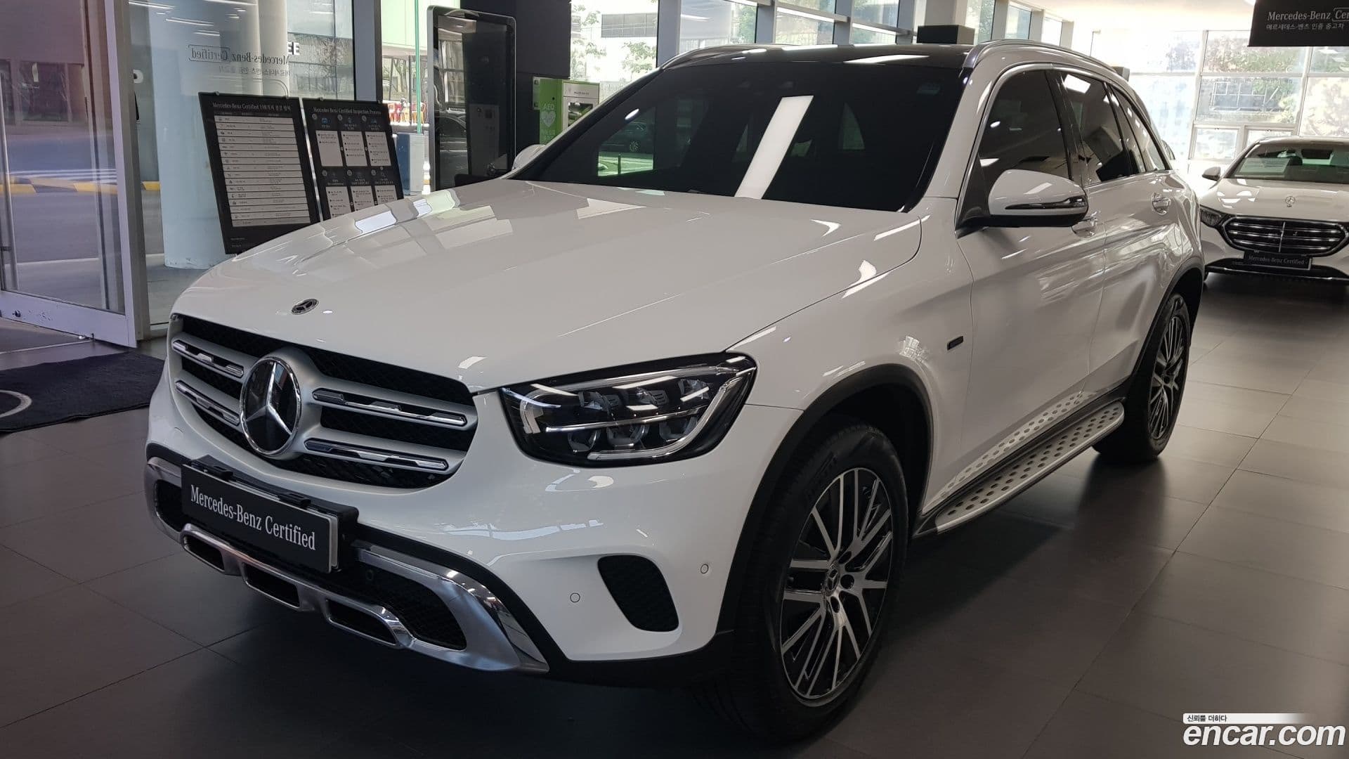 Main__Slider__Photo:GLC-Class Mercedes-Benz 2021.2-0