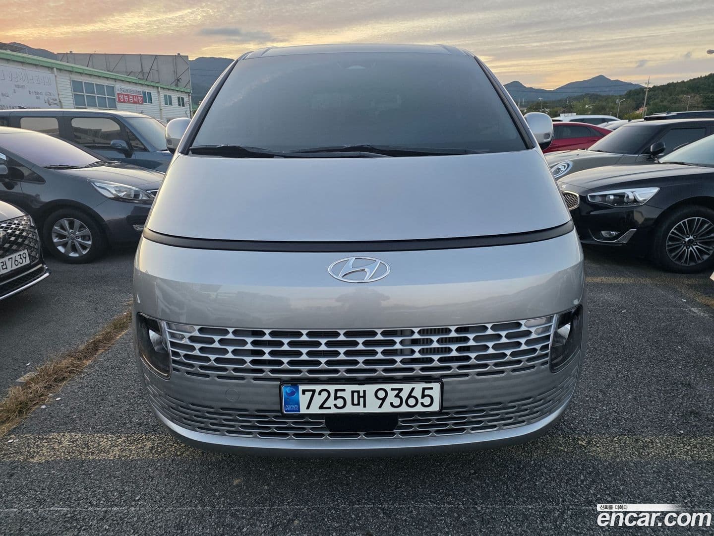 Main__Slider__Photo:Staria Hyundai 2022.10-0