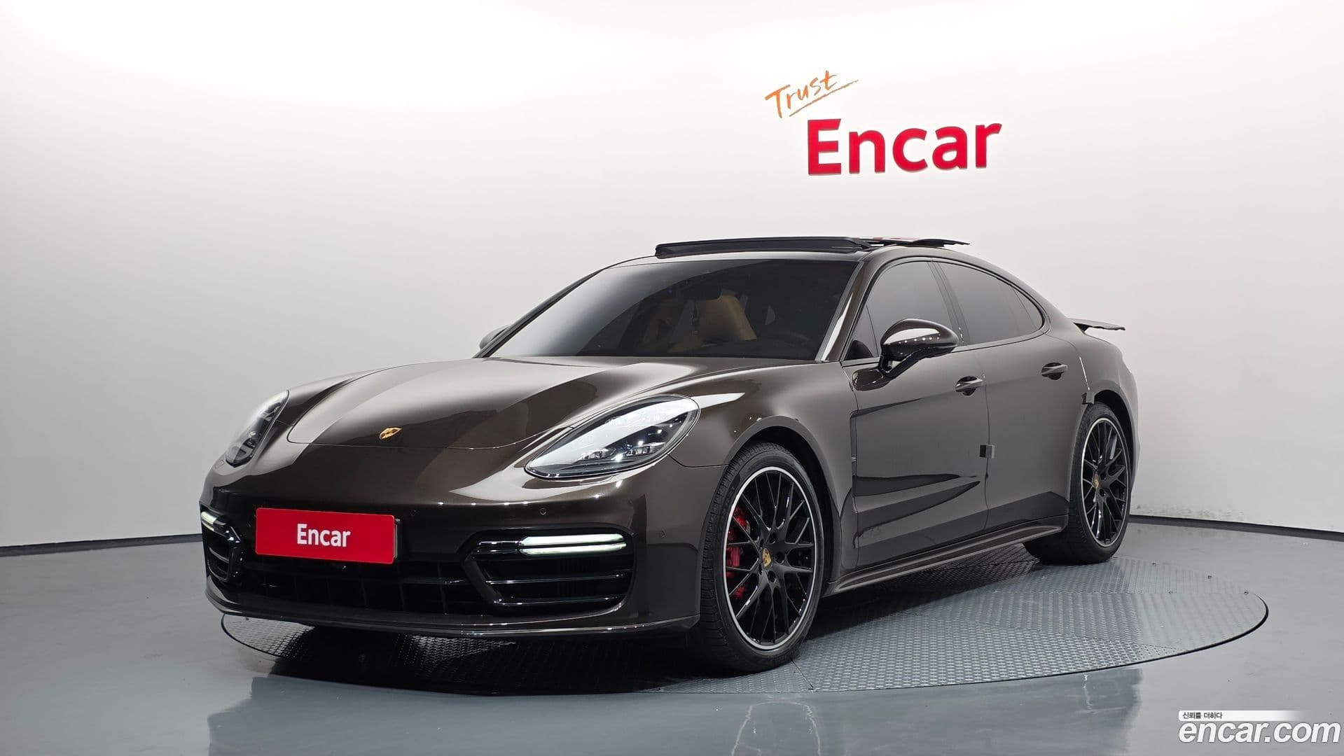 Main__Slider__Photo:Panamera Porsche 2019.6-0