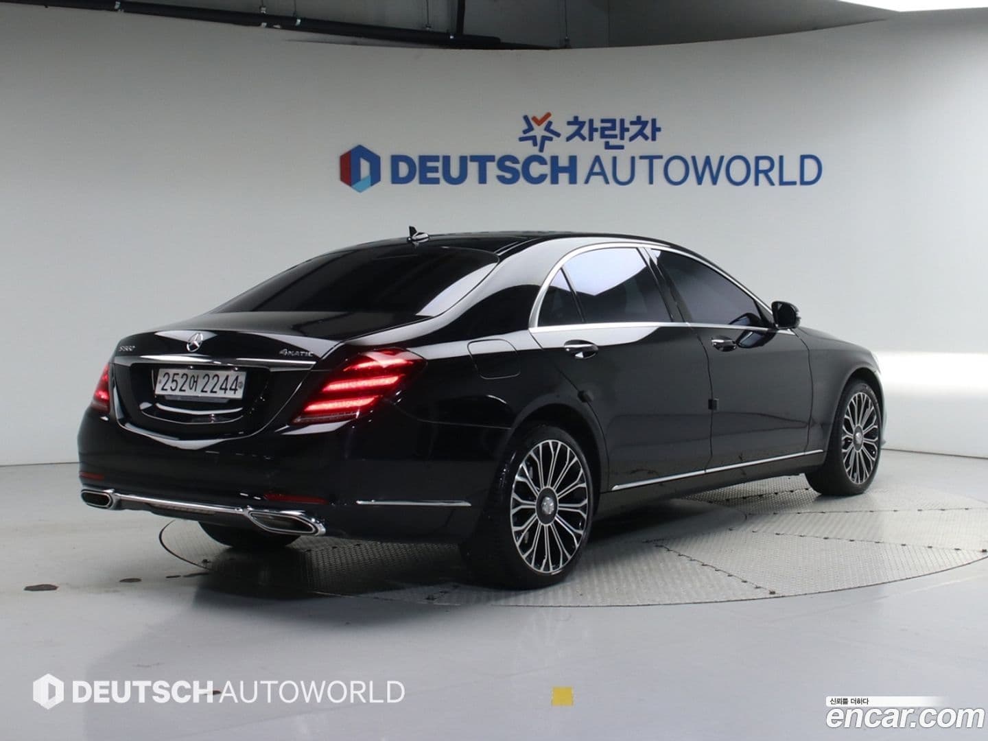 Main__Slider__Photo:S-Class Mercedes-Benz 2020.0-0