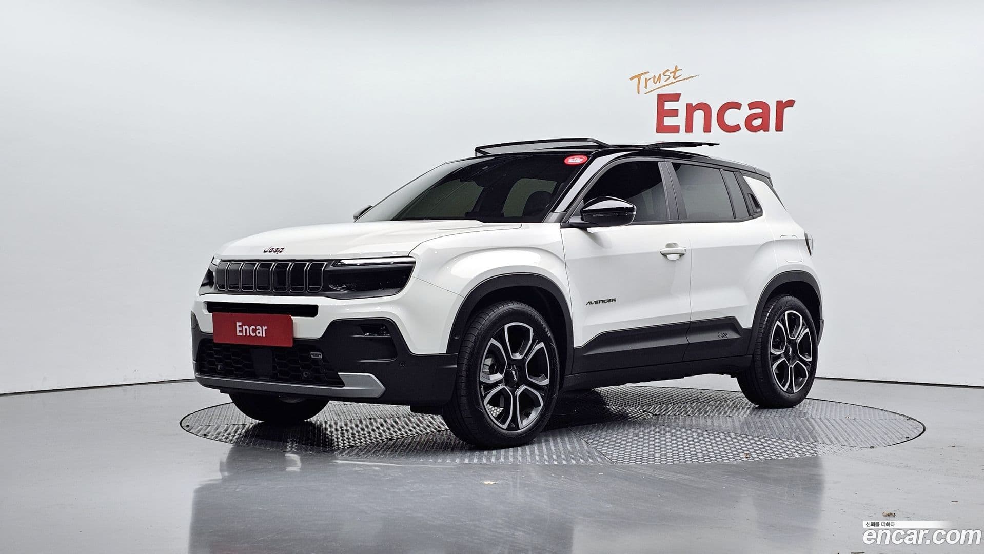 Main__Slider__Photo:Avenger Jeep 2024.11-0