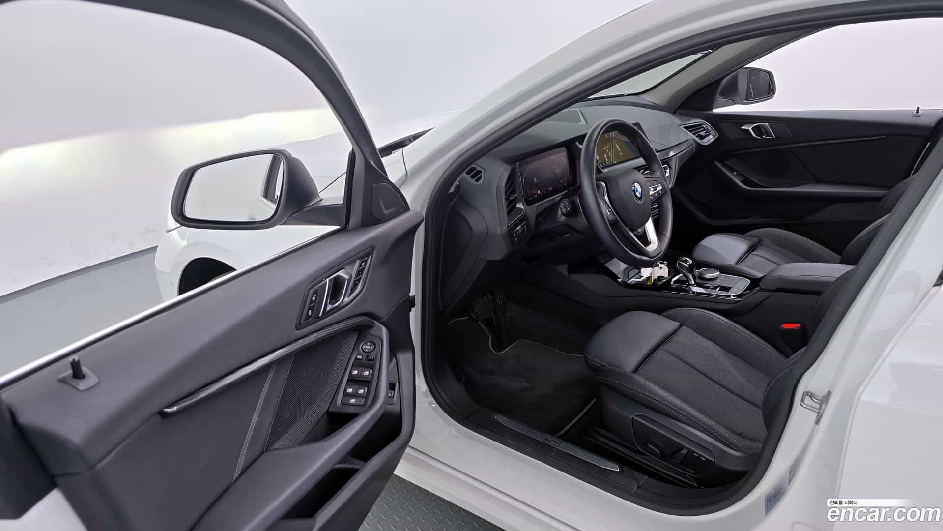 1-Series BMW 2024.5-INNER-010