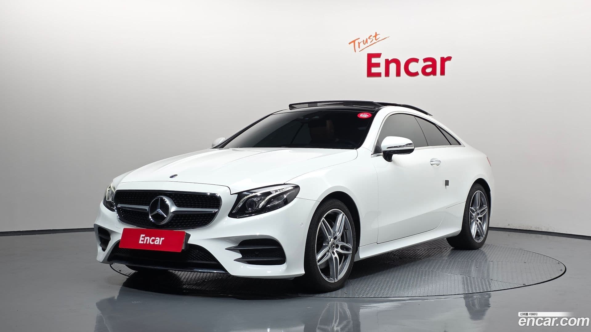 Main__Slider__Photo:E-Class Mercedes-Benz 2018.2-0