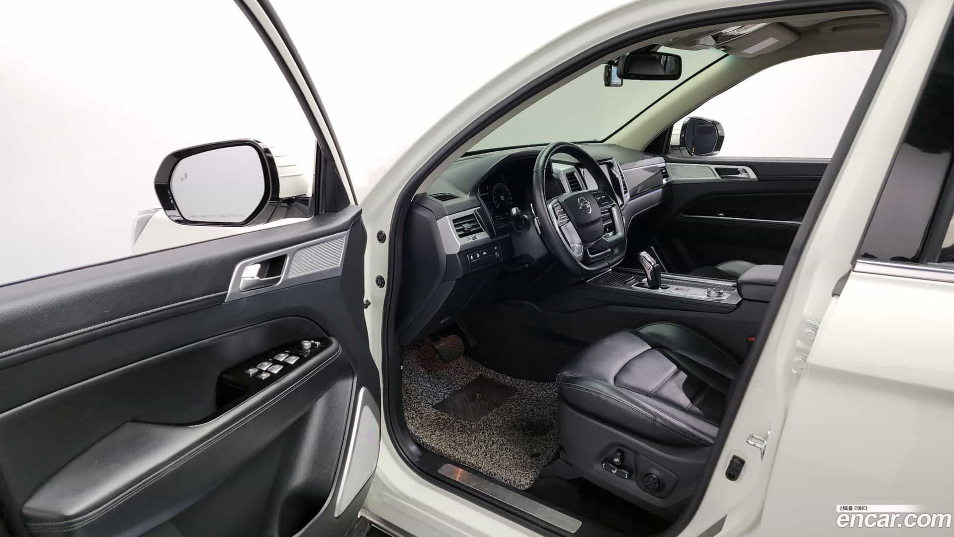 Rexton KG Mobility 2022.5-INNER-010
