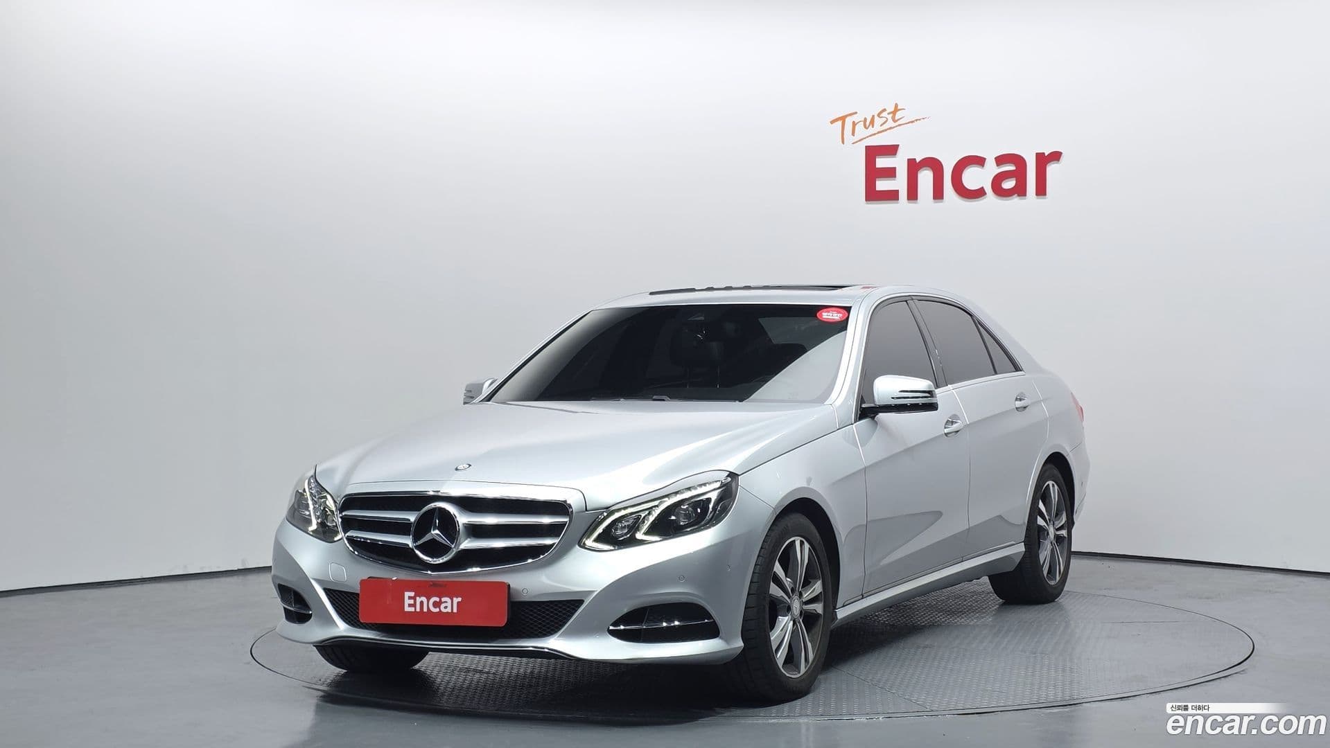 Main__Slider__Photo:E-Class Mercedes-Benz 2014.11-0