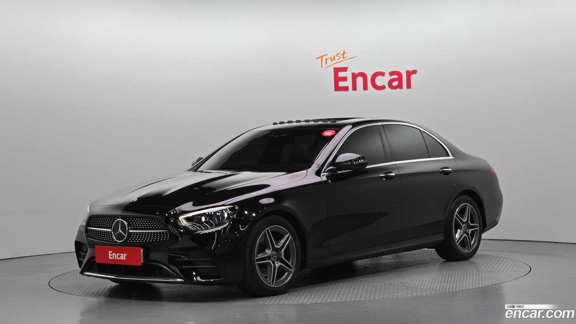 Main__Slider__Photo:E-Class Mercedes-Benz 2023.2-0