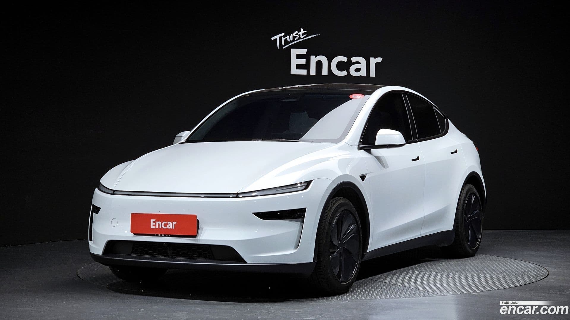 Main__Slider__Photo:Model Y Tesla 2025.8-0