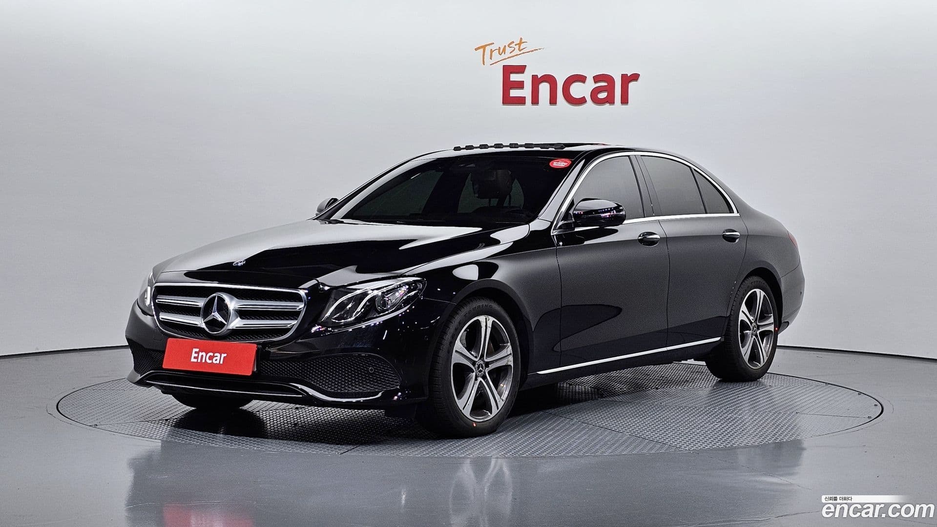 Main__Slider__Photo:E-Class Mercedes-Benz 2019.7-0