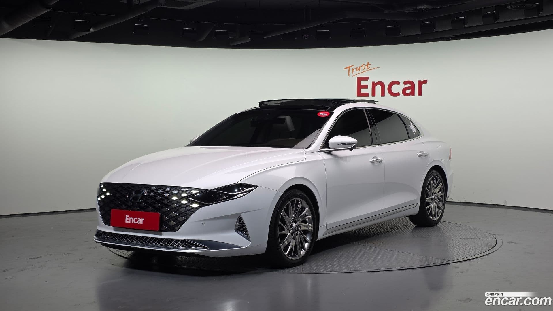 Main__Slider__Photo:Grandeur Hyundai 2020.8-0