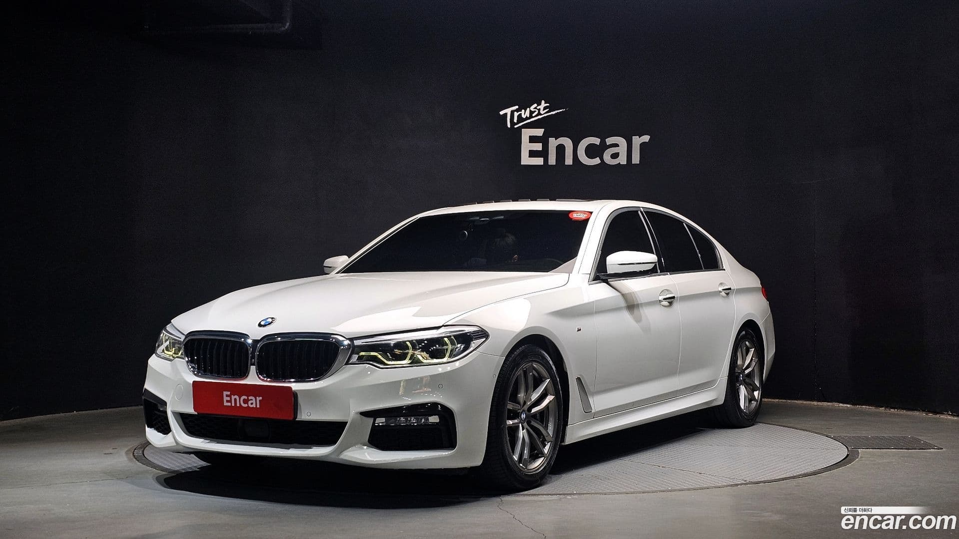 Main__Slider__Photo:5-Series BMW 2018.3-0