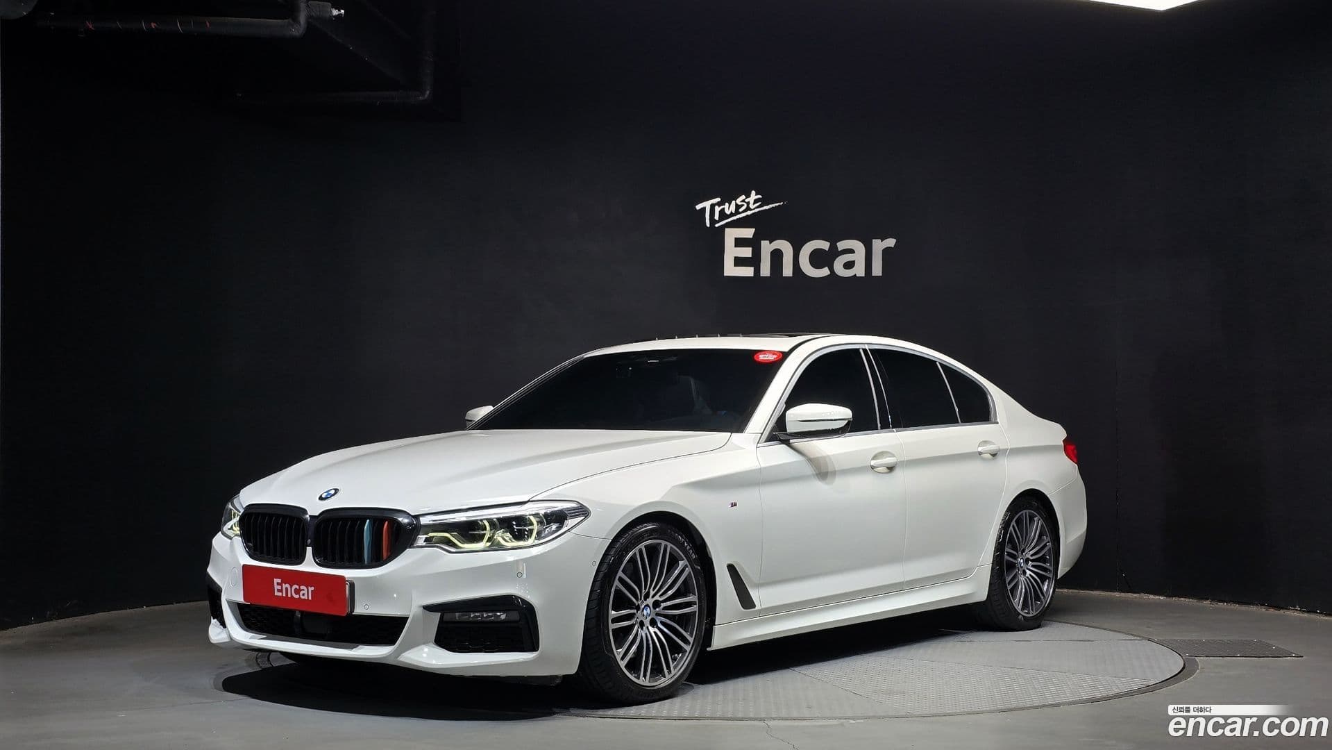Main__Slider__Photo:5-Series BMW 2019.8-0
