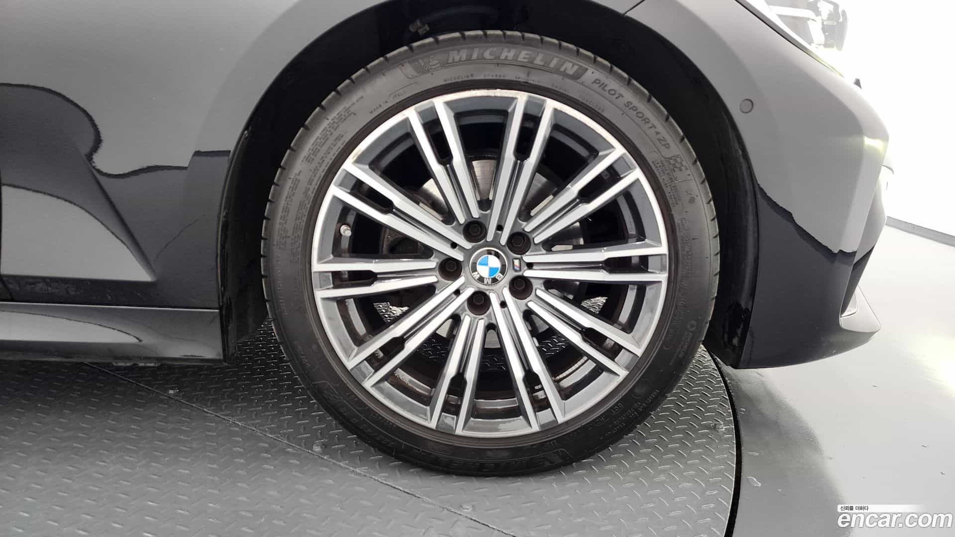 3-Series BMW 2022.1-OUTER-005