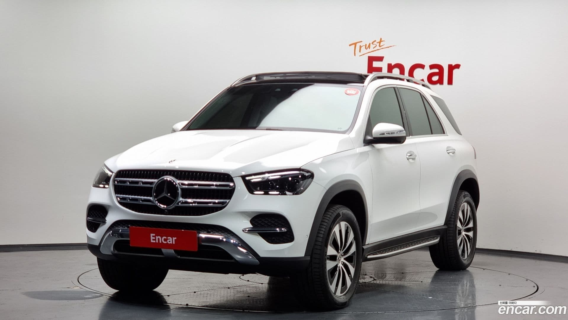 Main__Slider__Photo:GLE-Class Mercedes-Benz 2023.8-0