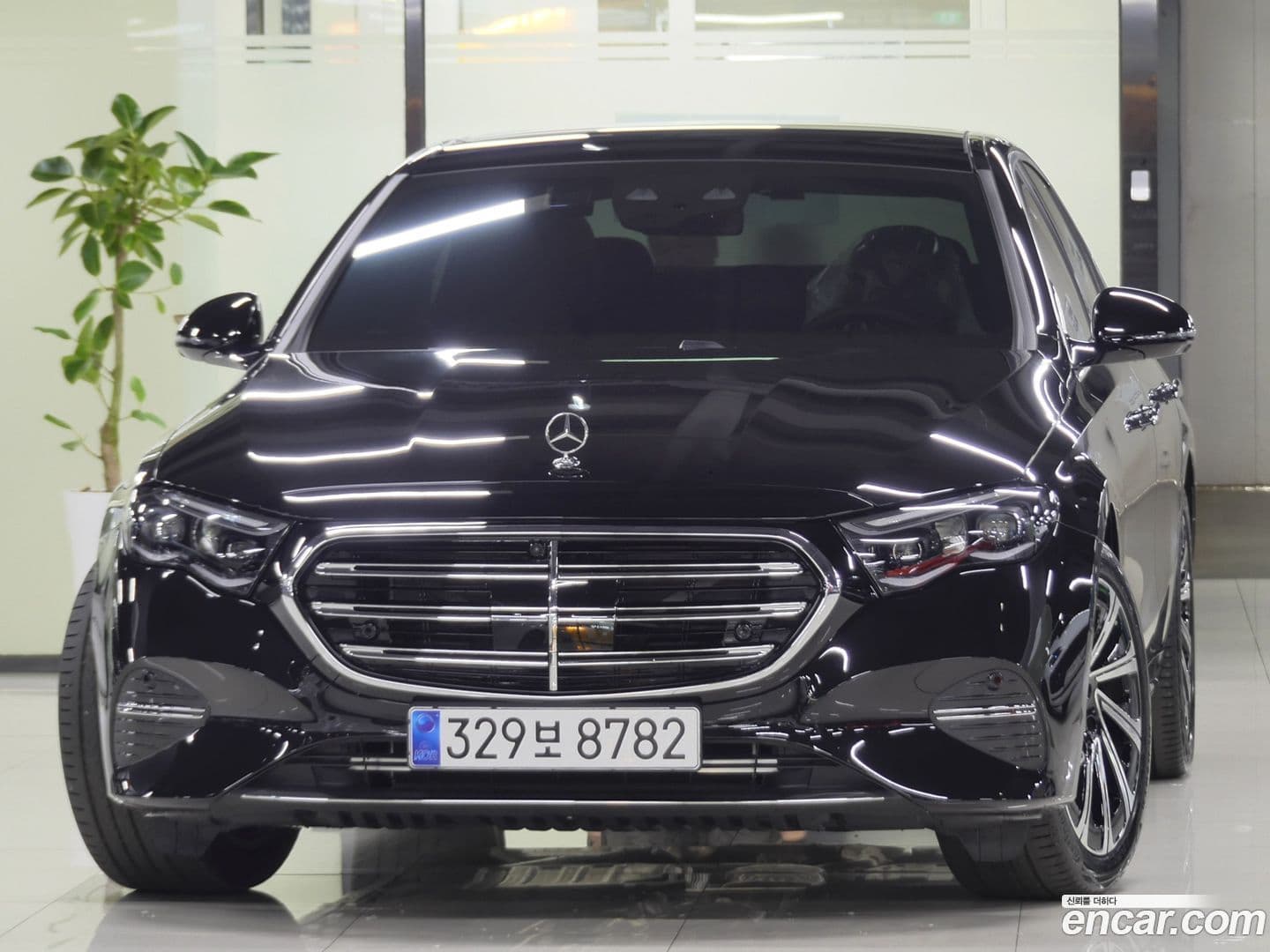 Main__Slider__Photo:E-Class Mercedes-Benz 2025.4-0