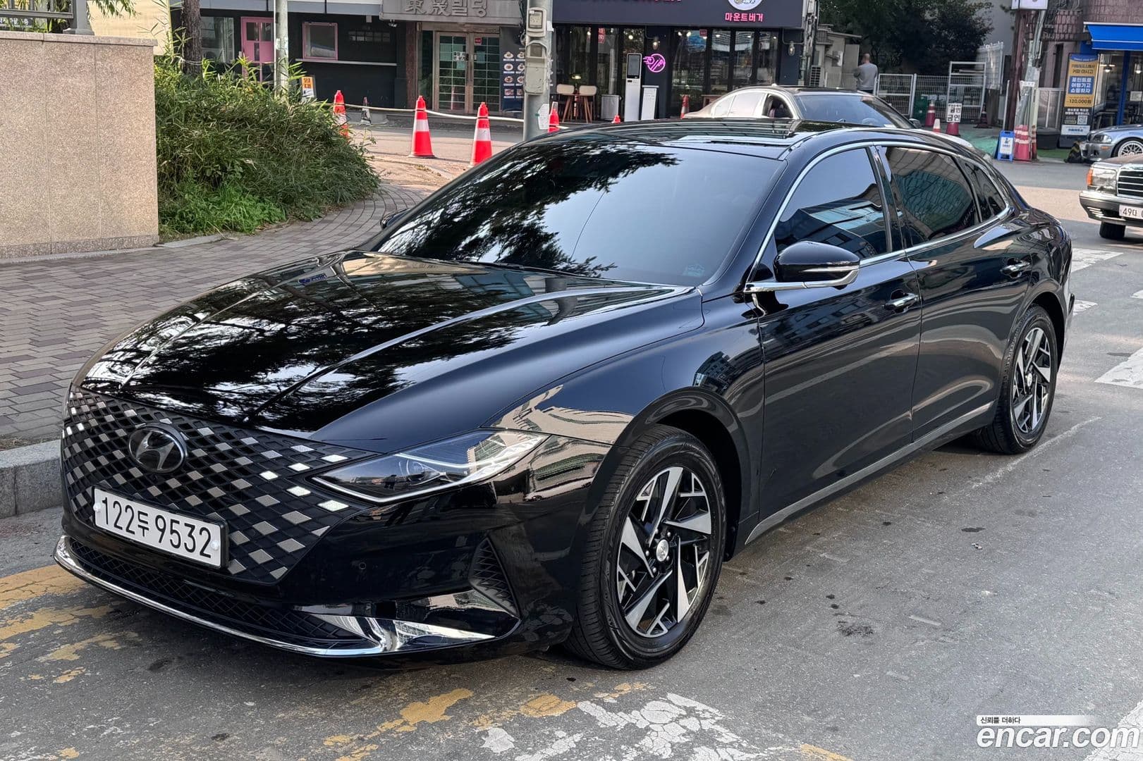 Main__Slider__Photo:Grandeur Hyundai 2021.10-0