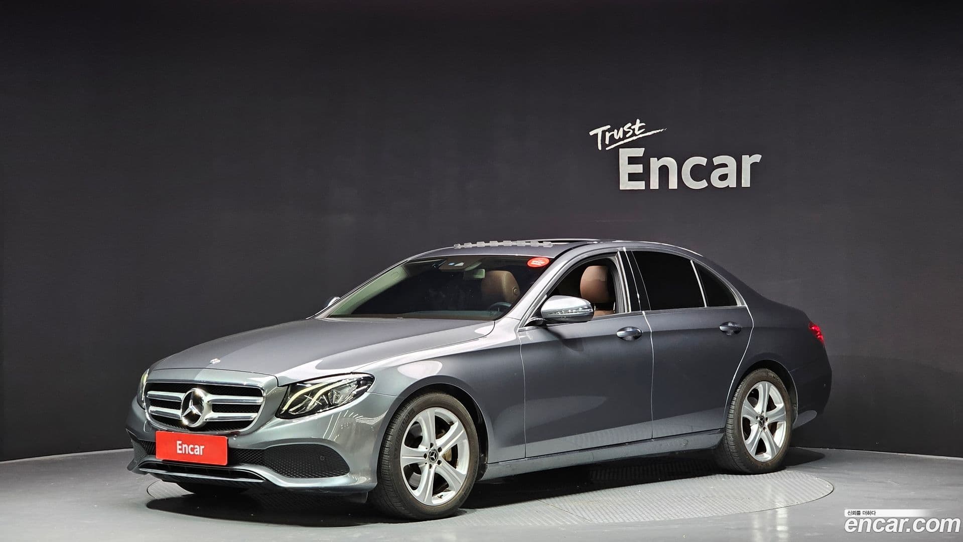 Main__Slider__Photo:E-Class Mercedes-Benz 2018.2-0