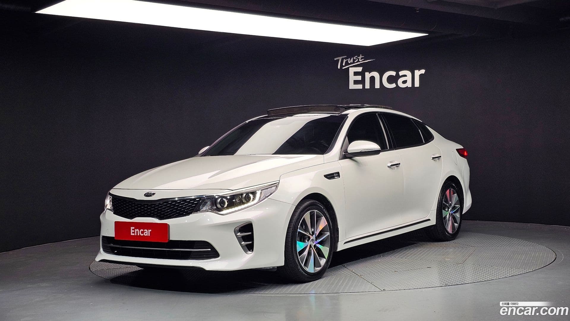 Main__Slider__Photo:K5 Kia 2015.9-0