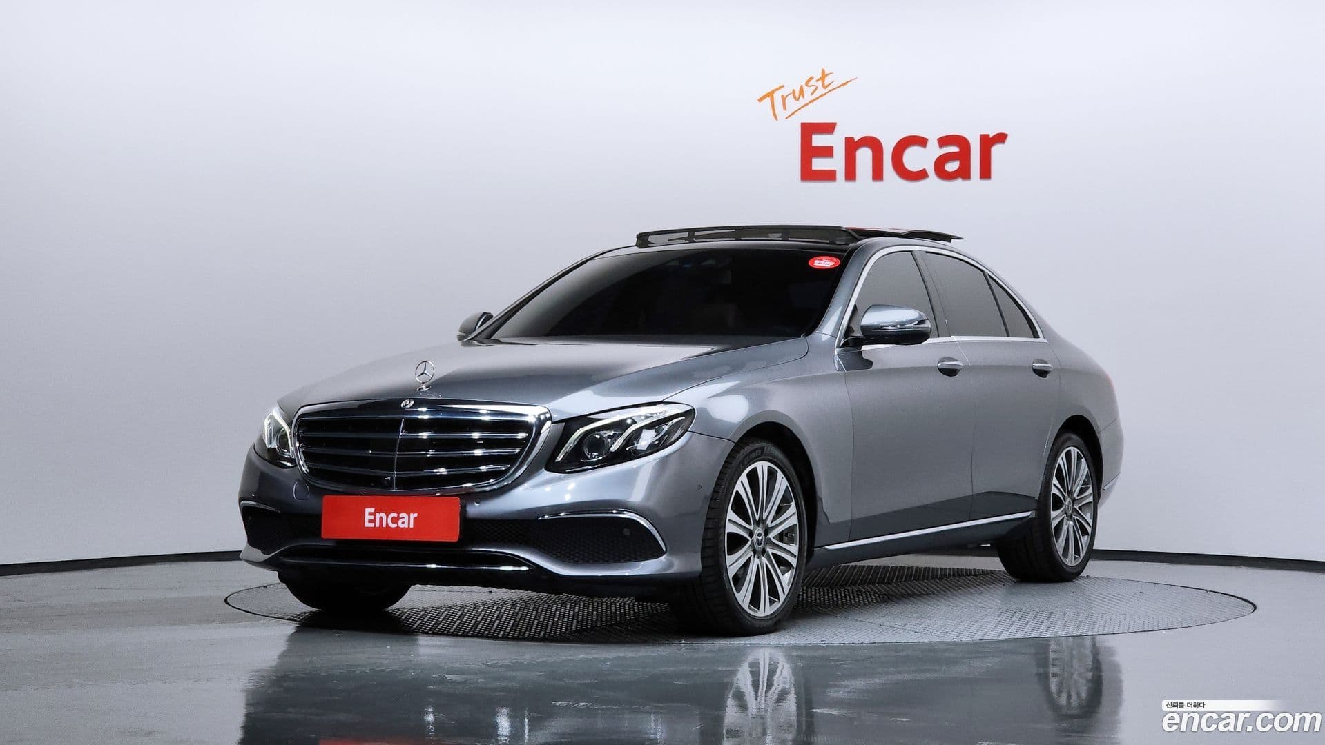 Main__Slider__Photo:E-Class Mercedes-Benz 2017.5-0