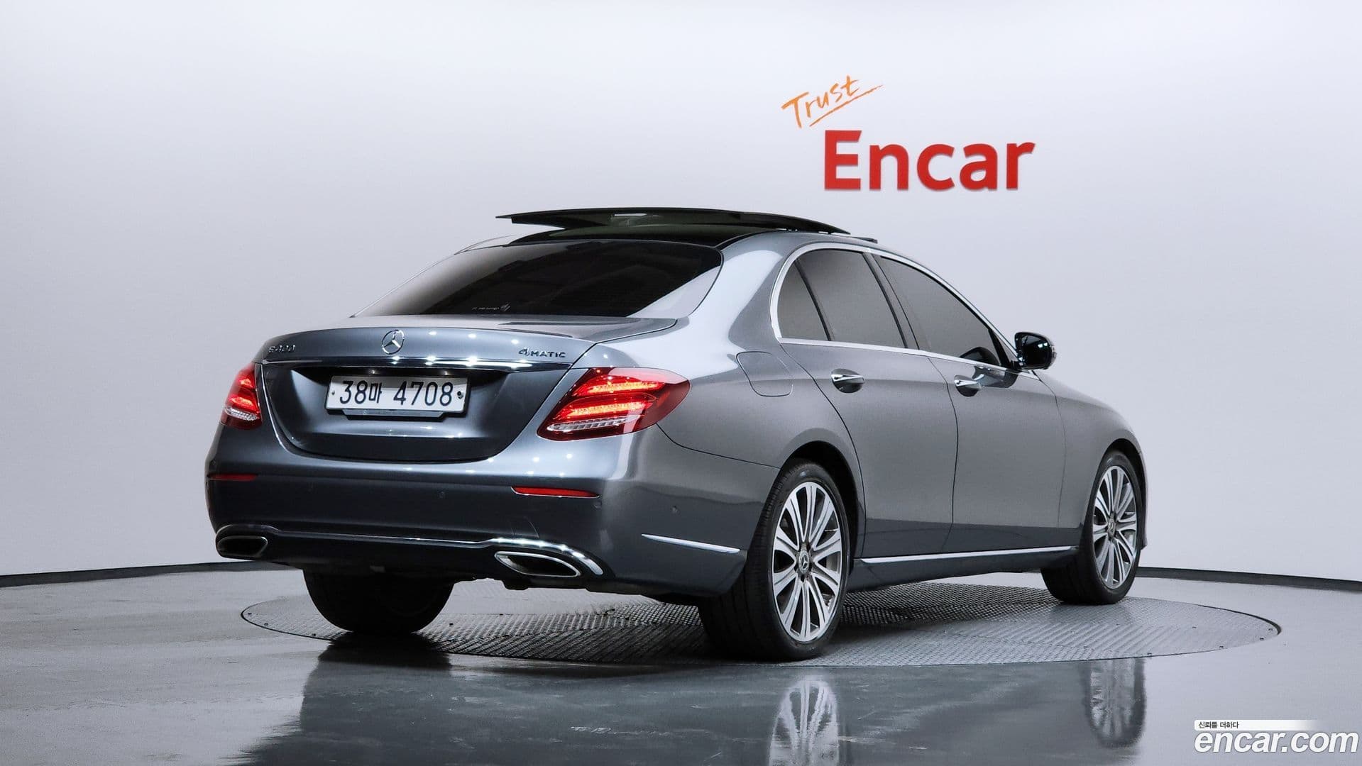 Main__Slider__Photo:E-Class Mercedes-Benz 2017.5-1