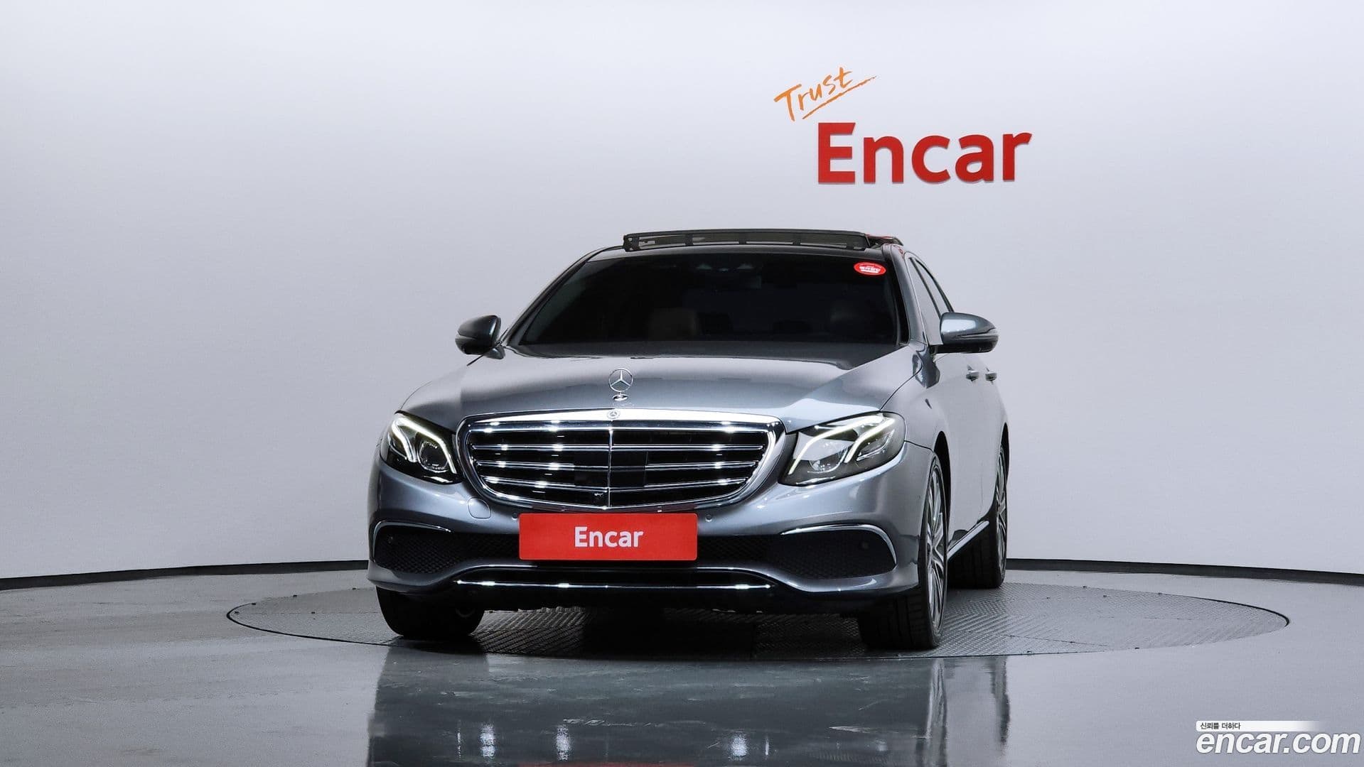 Main__Slider__Photo:E-Class Mercedes-Benz 2017.5-2