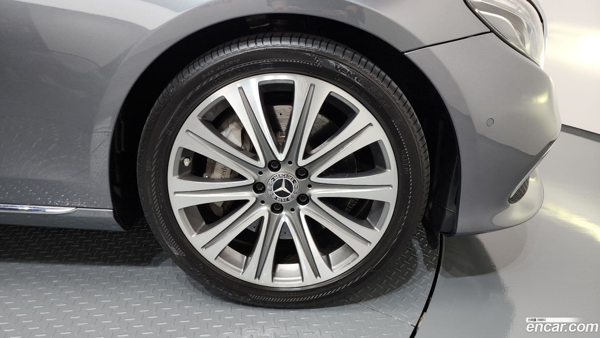 Main__Slider__Photo:E-Class Mercedes-Benz 2017.5-4